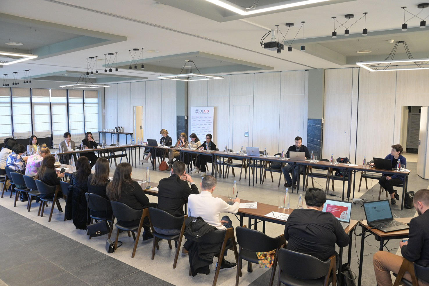 გარემოს დაცვისა და ბუნებრივი რესურსების კომიტეტმა „სამრეწველო ემისიების შესახებ" კანონთან დაკავშირებით, საგურამოში ჟურნალისტებთან შეხვედრა გამართა