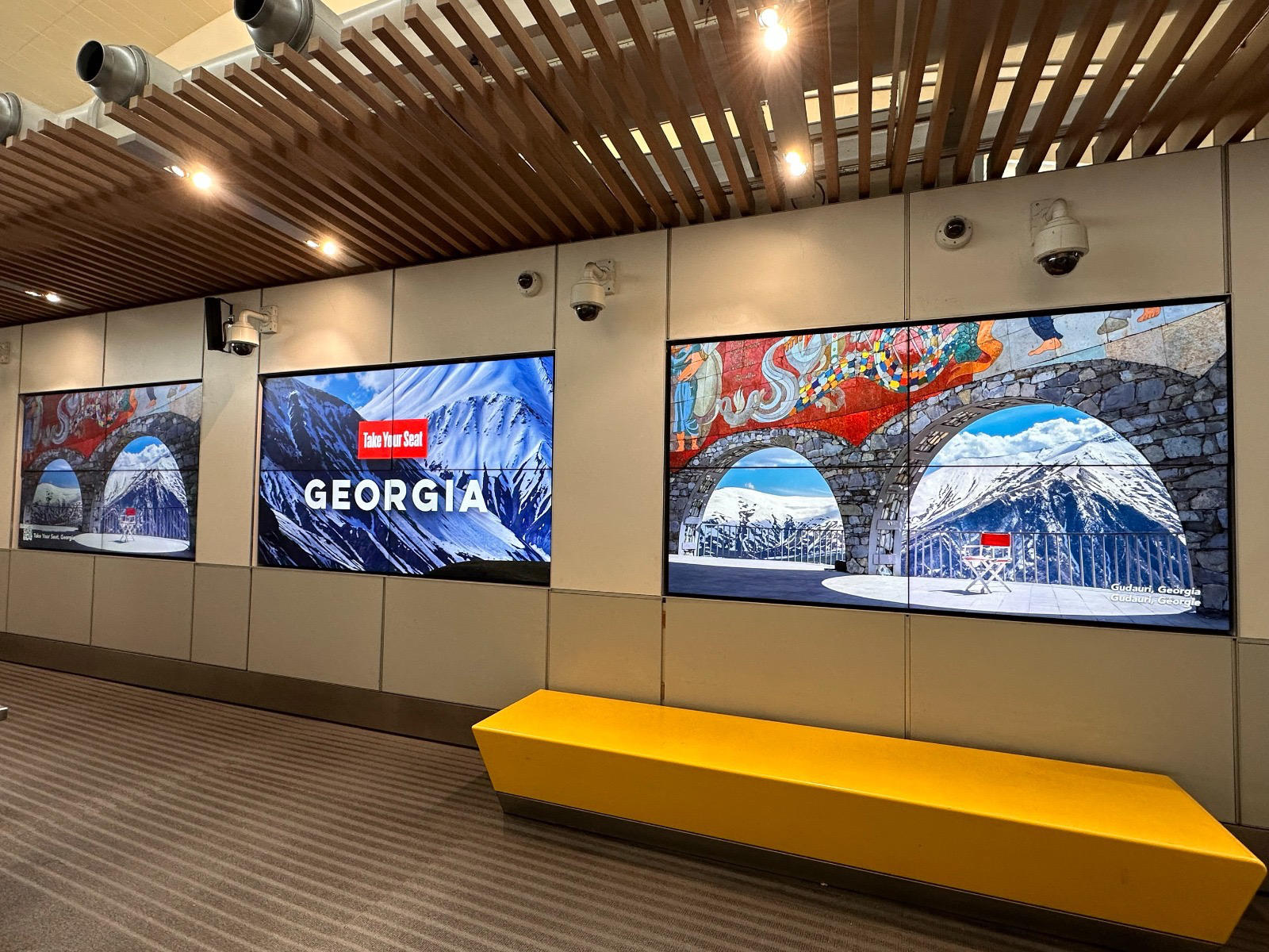 ტორონტოს საერთაშორისო აეროპორტში საქართველოს სხვადასხვა კუთხის ამსახველი ფოტოები განთავსდა