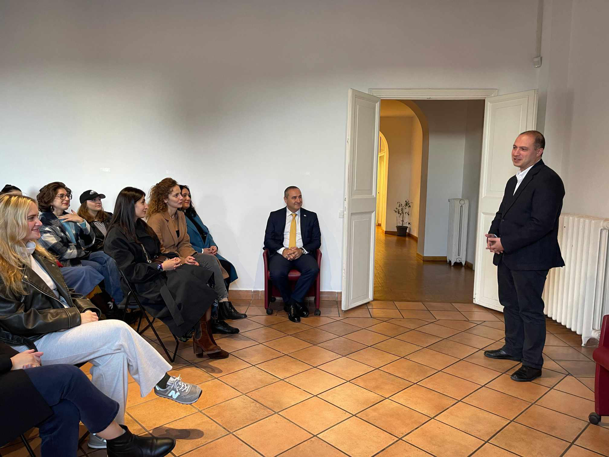 გივი მიქანაძე რომში ქართველ სტუდენტებს შეხვდა