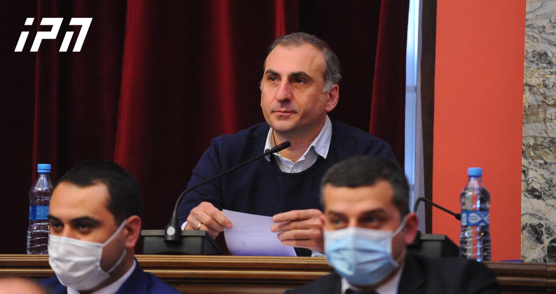 ალეკო ელისაშვილი ირაკლი ბერაიას - ყოველ სხდომაზე შეგახსენებ, სირცხვილია ყოველი დღე, რომელსაც თავდაცვის კომიტეტის თავმჯდომარის პოსტზე ატარებ