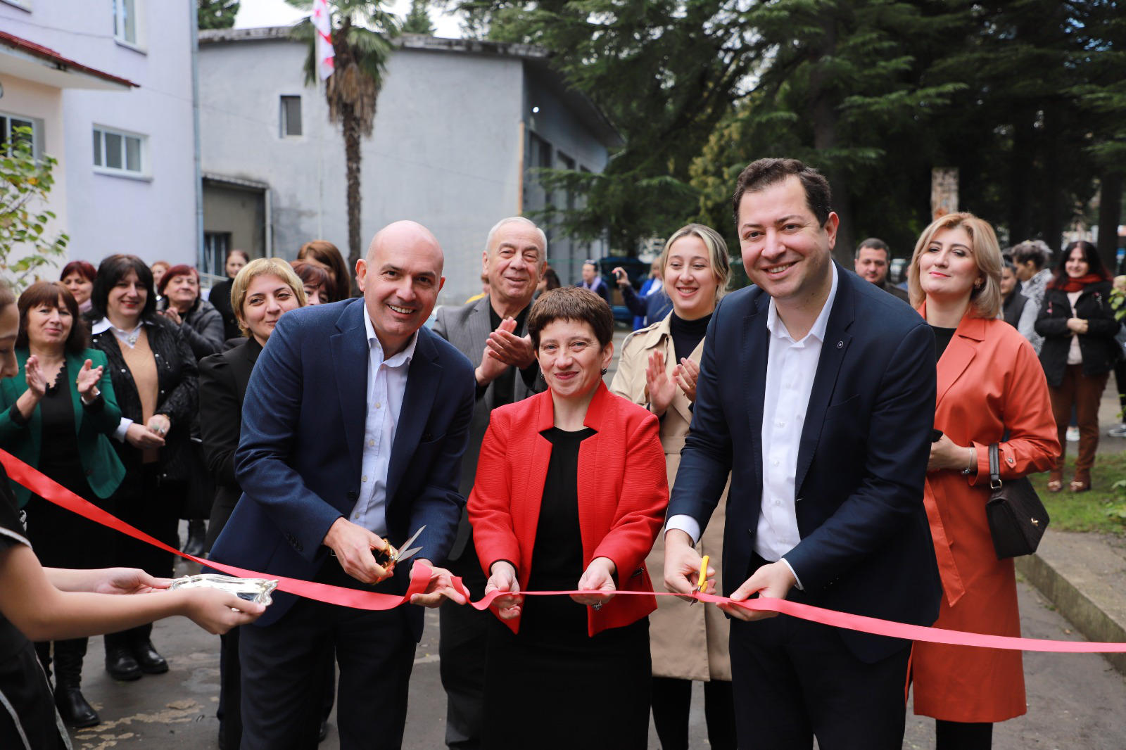 აფხაზეთის მე-6 საჯარო სკოლაში ახალი სპორტული მოედანი გაიხსნა