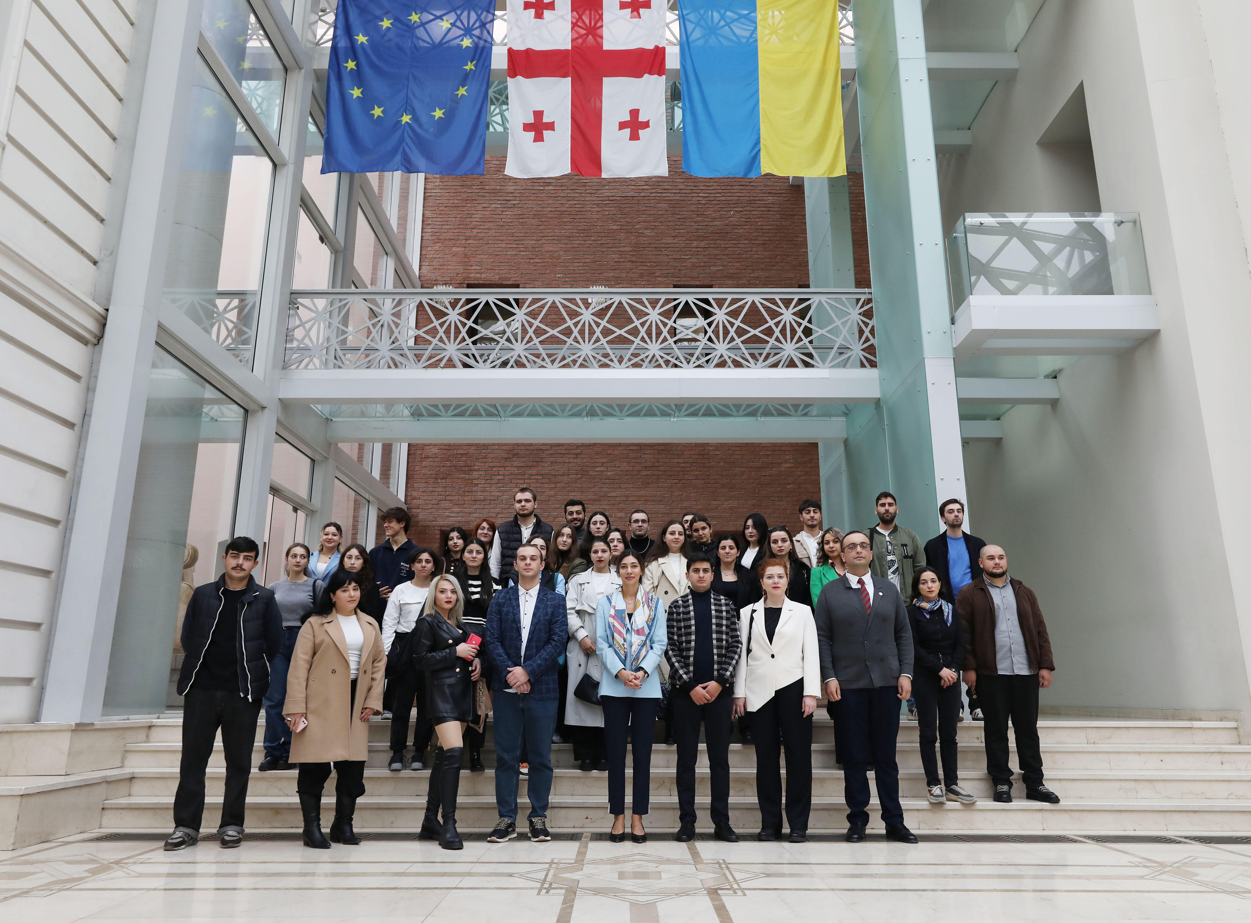 თინათინ ნიბლოშვილი  საკრებულოში  სტუდენტებს შეხვდა