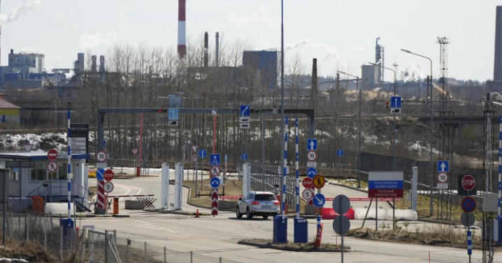 ფინეთი, თავშესაფრის მაძიებელთა ზრდის გამო, რუსეთთან საზღვრის ჩაკეტვას განიხილავს