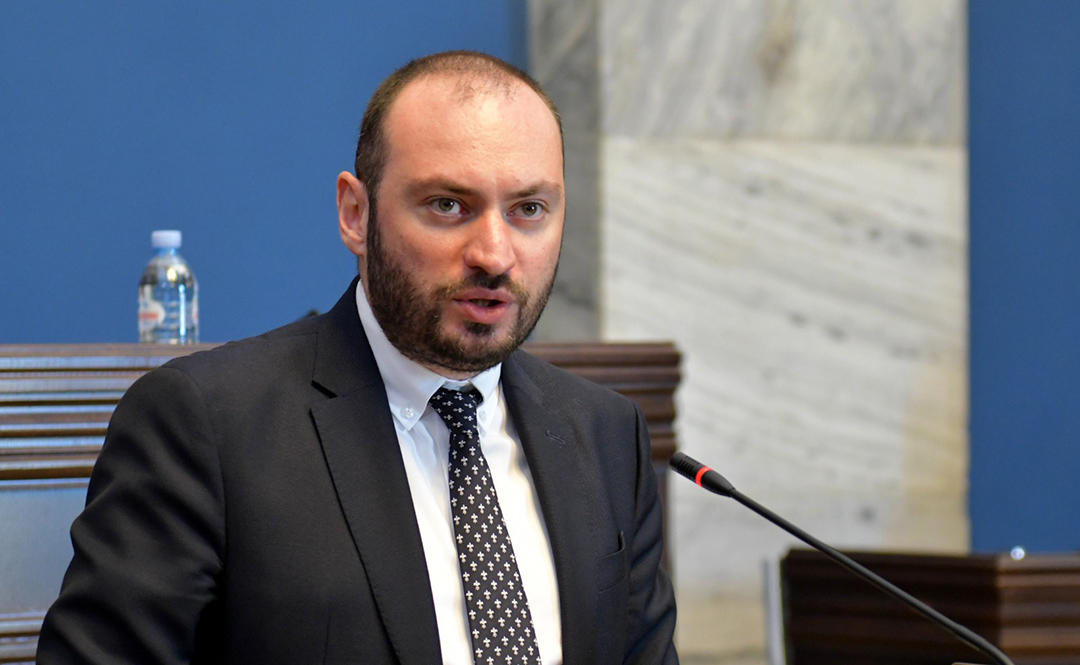 საპენსიო სააგენტოს დირექტორის მოვალეობის შემსრულებელმა გიორგი ჭიჭინაძემ დეპუტატებს 2023 წლის ექვსი თვის საქმიანობის ანგარიში გააცნო