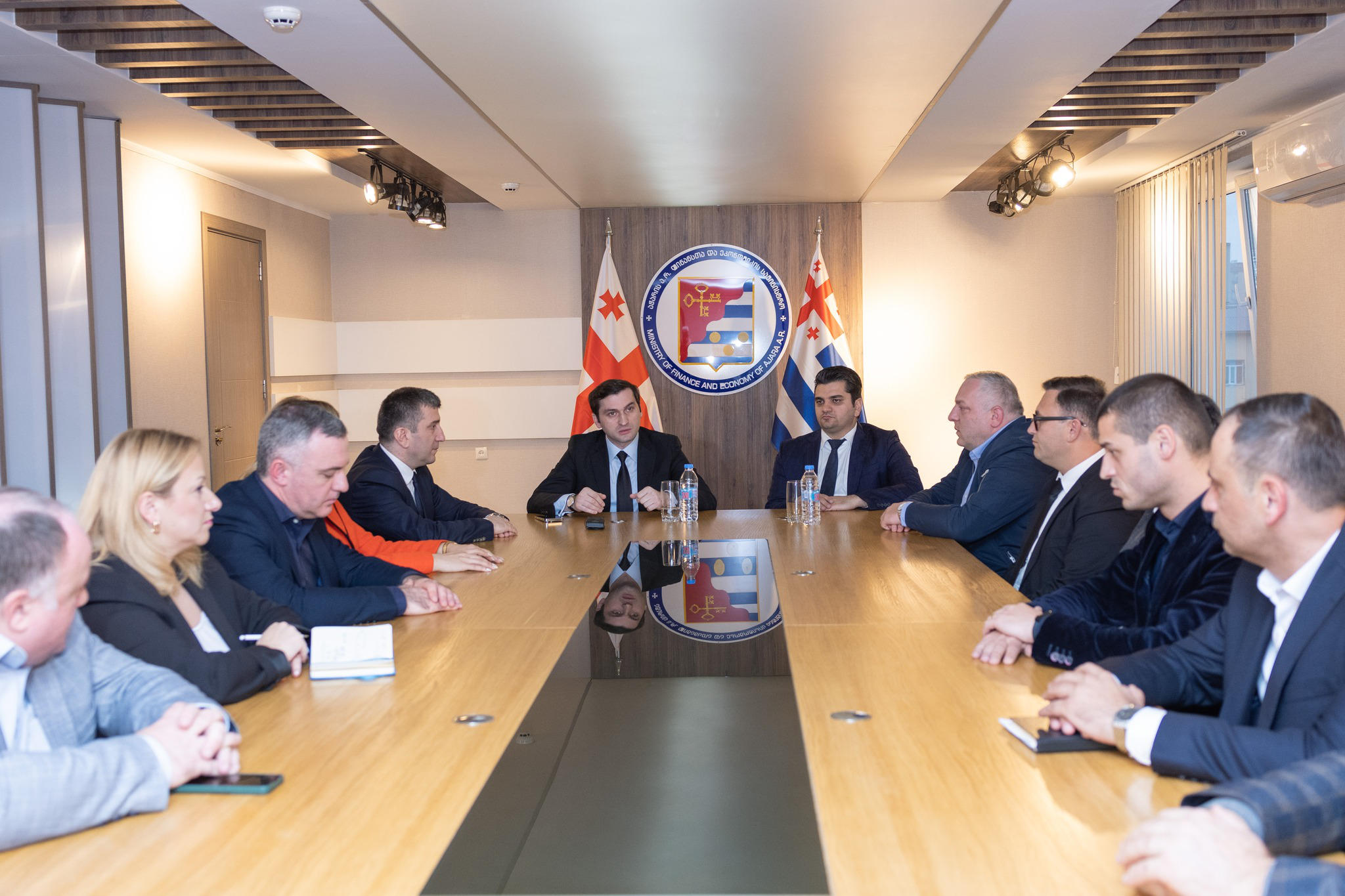 აჭარის მთავრობის თავმჯდომარემ სამინისტროებში სამუშაო შეხვედრები გამართა