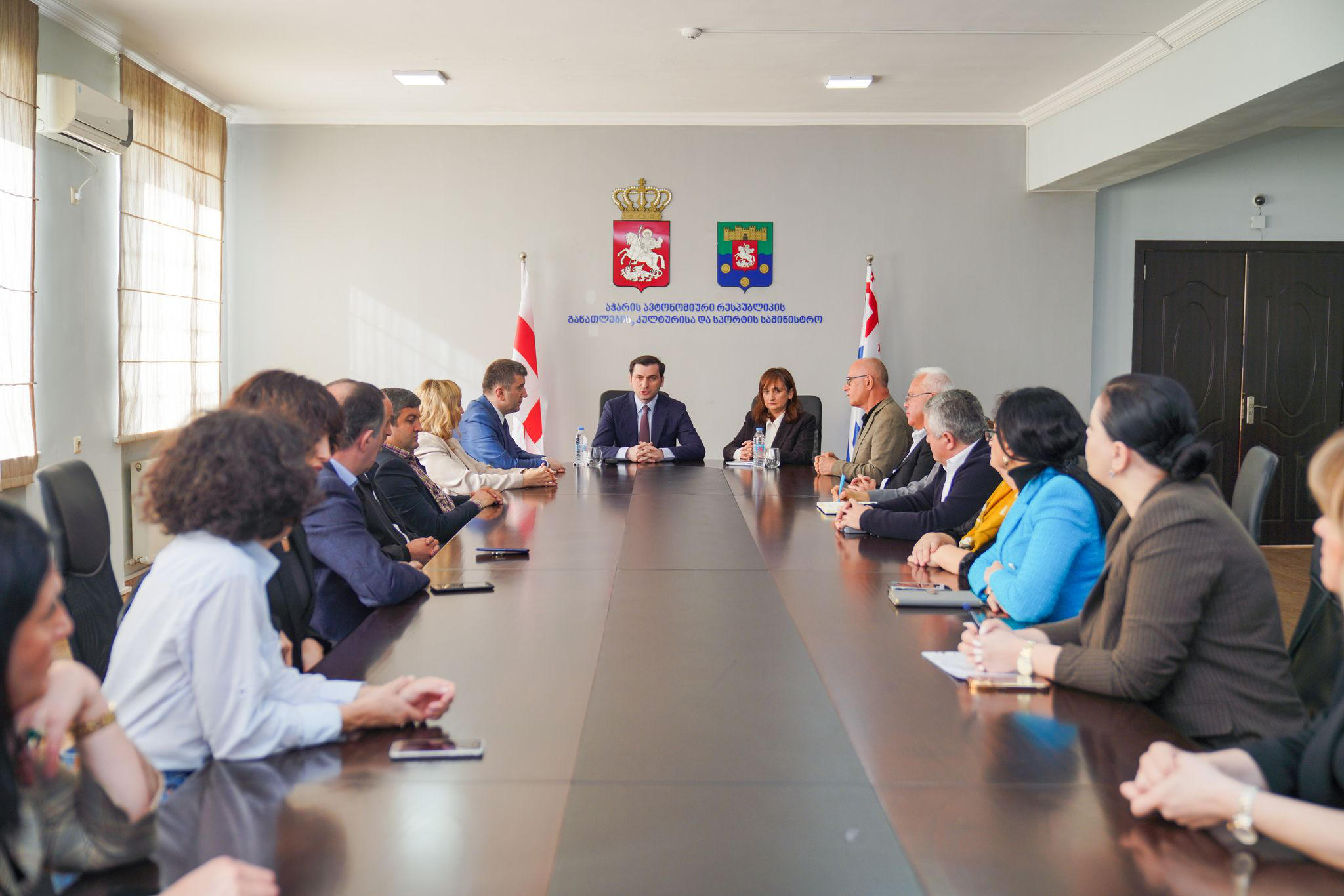 თორნიკე რიჟვაძემ აჭარის განათლების, კულტურისა და სპორტის სამინისტროში სამუშაო შეხვედრა გამართა