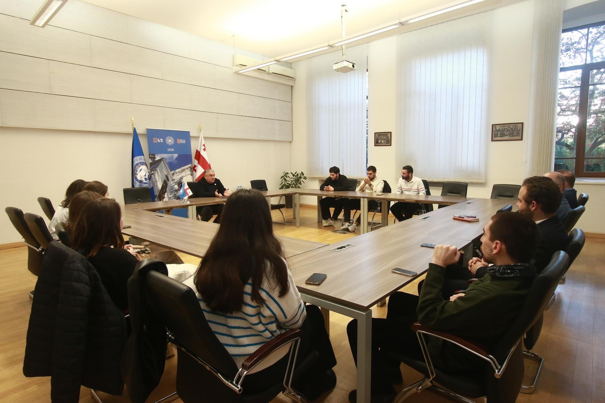 ჯაბა სამუშიამ სტუდენტური თვითმმართველობის წევრებთან უნივერსიტეტში კვების ობიექტების გახსნის საკითხი განიხილა