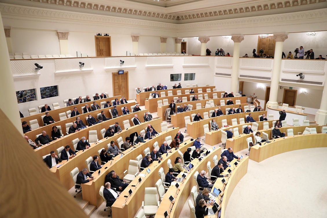 მთავრობის ინიციატივას, რომლითაც, 2024 წლის 1-ელი იანვრიდან ახალგაზრდობის საქმეთა კომპონენტი განათლების სამინისტროს უფლებამოსილების ფარგლებში ბრუნდება, პარლამენტმა პირველი მოსმენით მხარი დაუჭირა