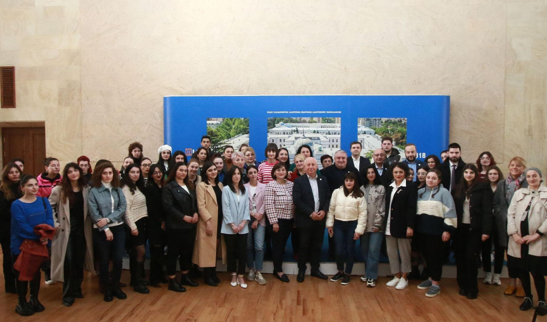 ჯაბა სამუშიამ პროფესიული განათლების ცენტრის სტუდენტებს ახალი სასწავლო წლის დაწყება მიულოცა