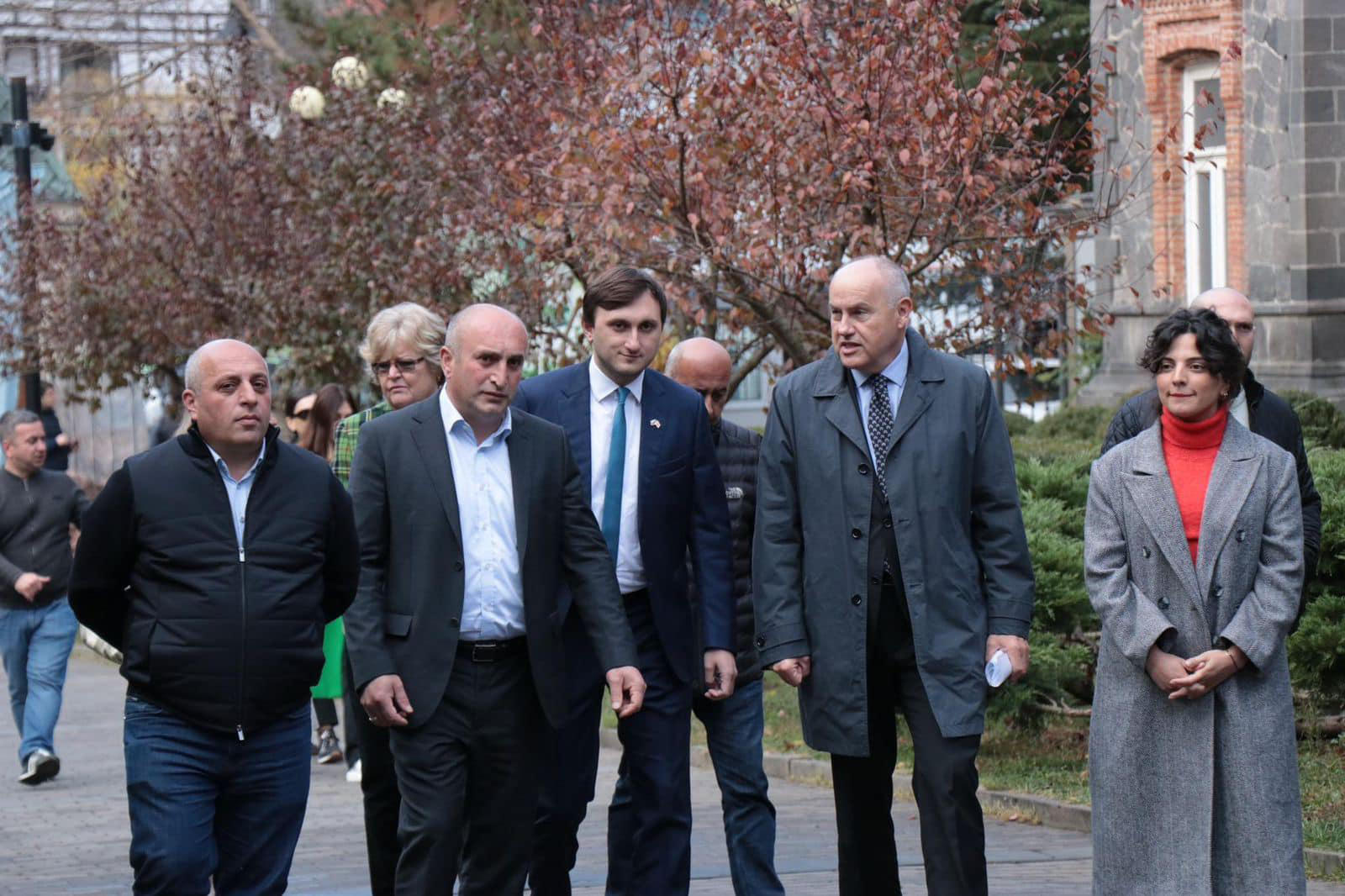 ბორჯომის ცენტრალურ პარკში, ჩეხი ექიმის და საზოგადო მოღვაწის იან პრიბილის მემორიალური დაფა გაიხსნა