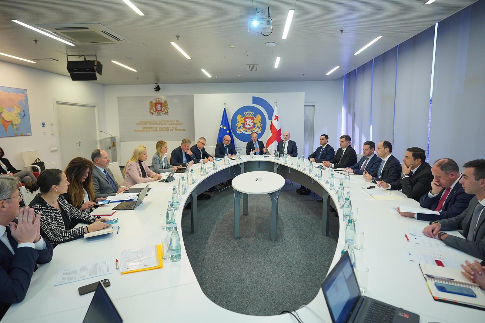 ლევან დავითაშვილმა და ენერგეტიკის საკითხებში ევროკომისარმა კადრი სიმსონმა მაღალი დონის პირველი ენერგეტიკული დიალოგის ფორმატში შეხვედრა გამართეს