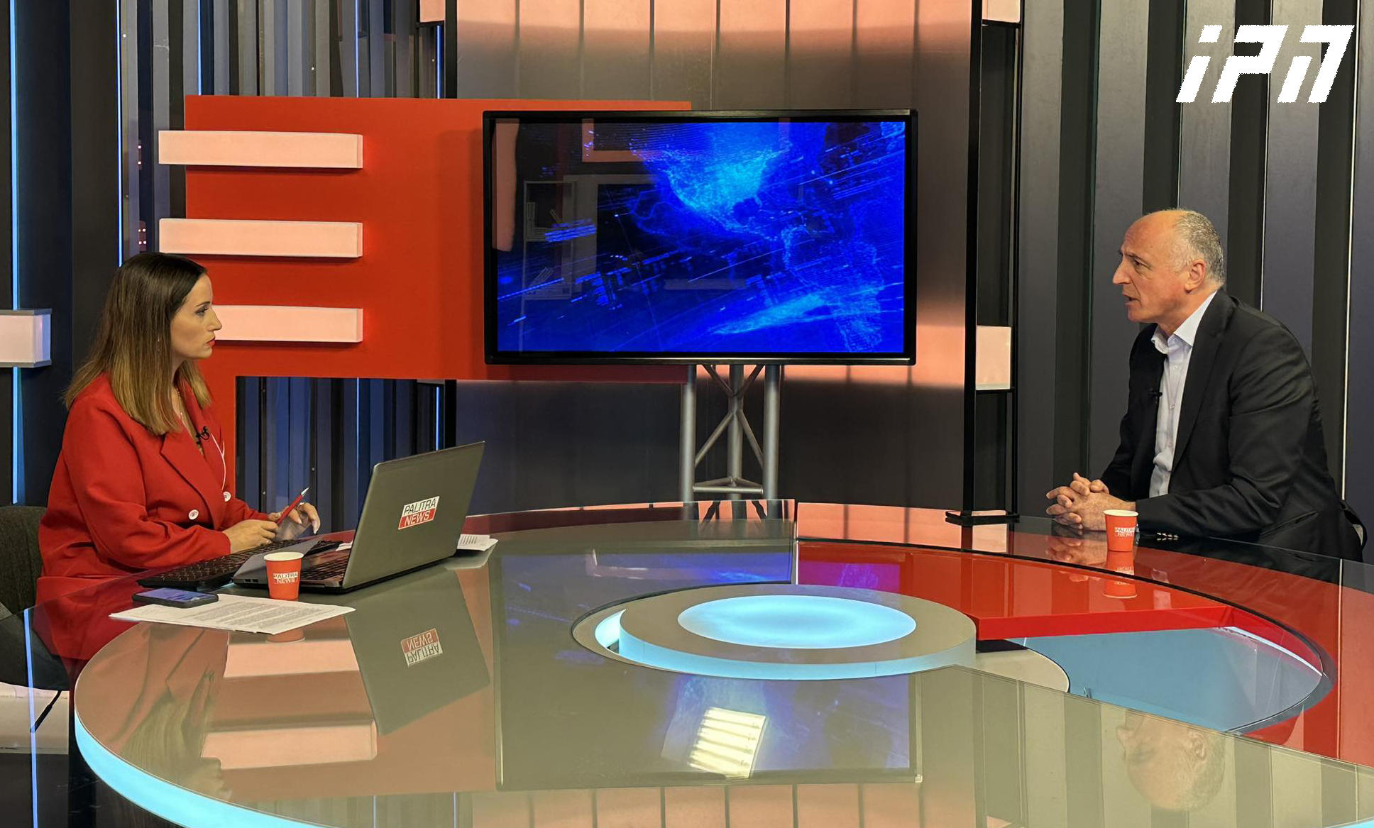 ბადრი ჯაფარიძე - კობახიძემ სარკეში ჩაიხედოს - მიხარია, რომ თავს ესხმის ჩვენს ახალგაზრდა ლიდერებს, ამაზე უკეთესი შექება შეუძლებელია, რადგან, როდესაც ის გლანძღავს, ნიშნავს, რომ სწორ გზაზე ხარ