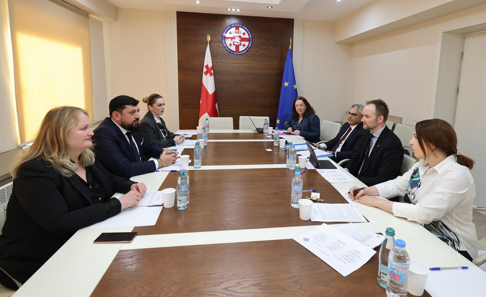 ანტიკორუფციული ბიუროს უფროსი რაჟდენ კუპრაშვილი ვენეციის კომისიის სამდივნოს წარმომადგენლებს შეხვდა