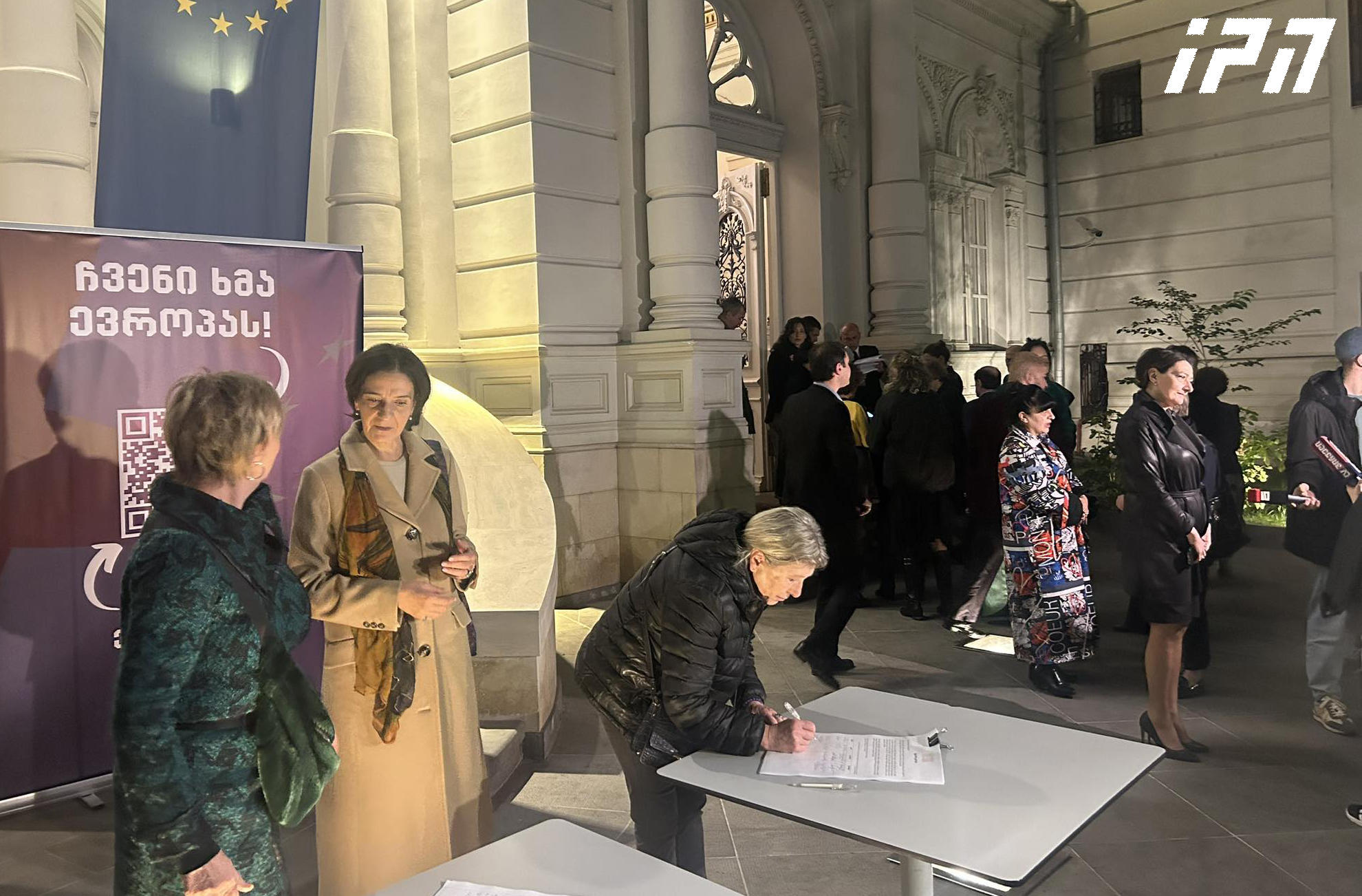 პრეზიდენტი ორბელიანების სასახლეში ხელმოწერების კამპანიის ,,ჩვენი ხმა ევროპას!“  ფარგლებში კულტურის სფეროს წარმომადგენლებს მასპინძლობს