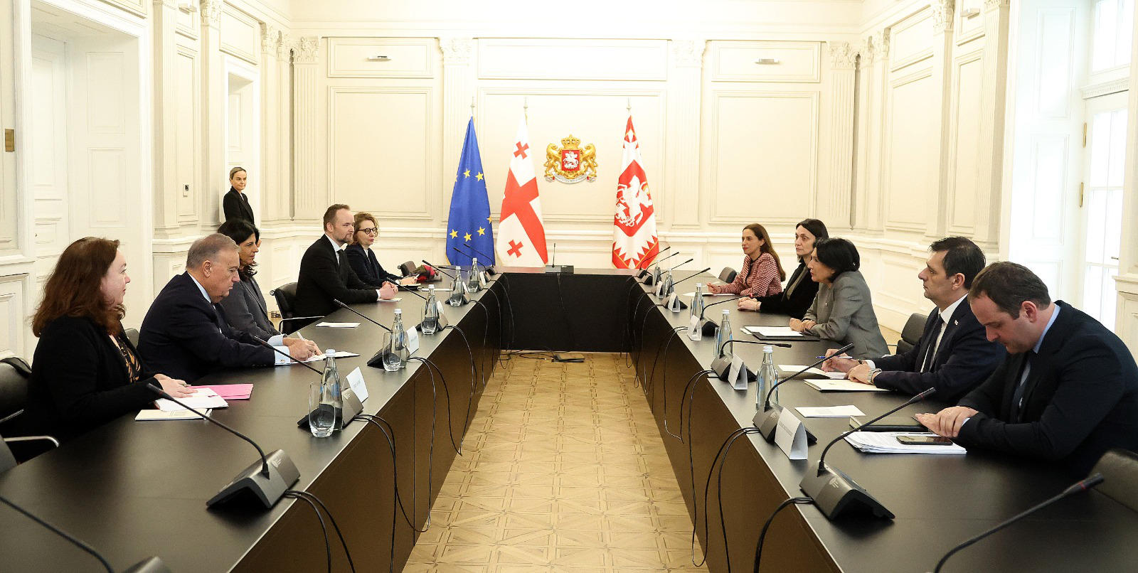 პრეზიდენტმა ვენეციის კომისიის დელეგაციასთან საქართველოსთვის კანდიდატის სტატუსის მინიჭების მნიშვნელობის საკითხი განიხილა