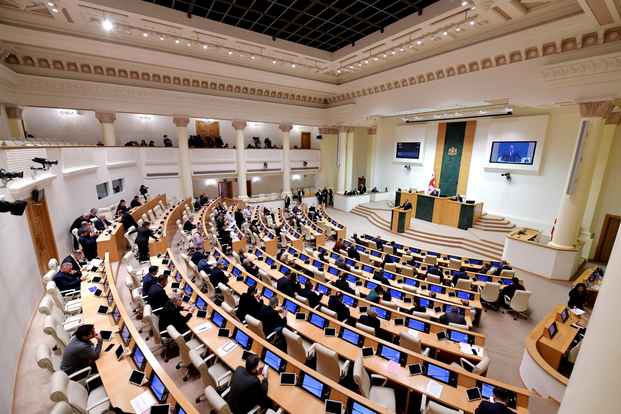 Another verbal confrontation in the Parliament session hall followed the statement of the Minister of Justice, where he described the situation in the penitentiary institutions during the National Movement rule
