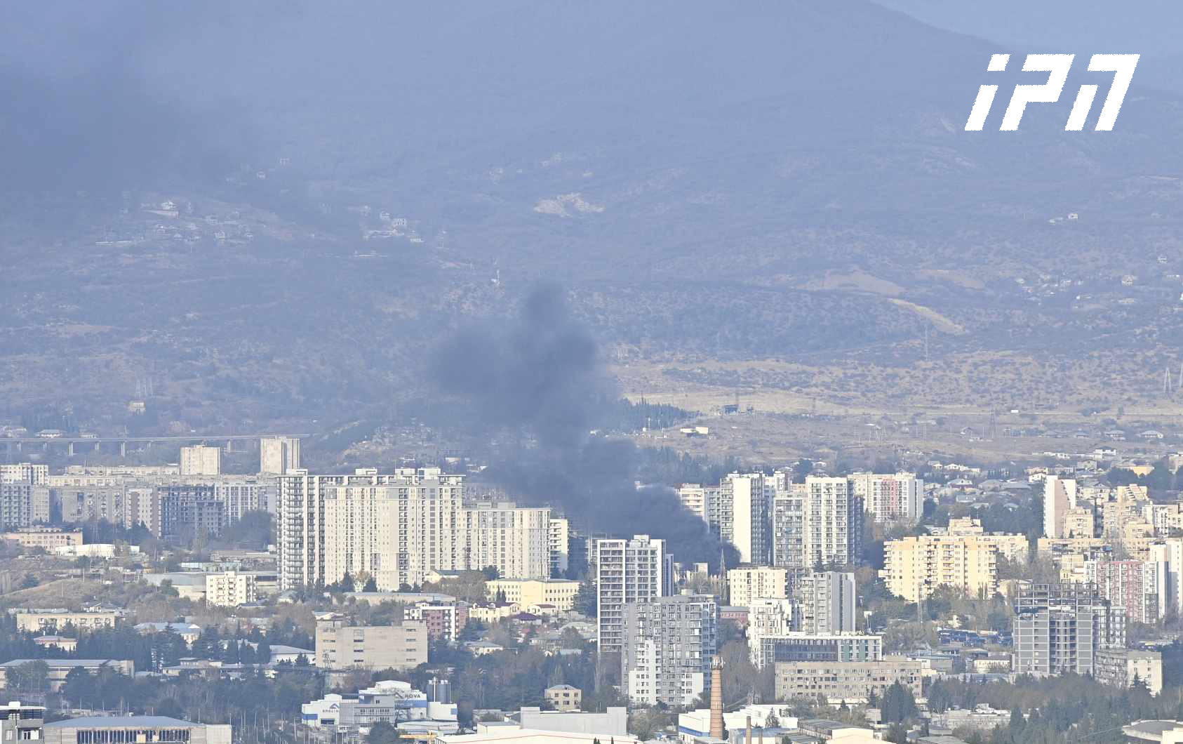 თბილისში, ქერჩის ქუჩაზე შენობას ცეცხლი გაუჩნდა