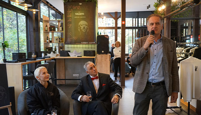 ირაკლი ჩარკვიანის ახალი წიგნი და საიუბილეო კოლექცია უკვე „ბიბლუსის“ ქსელში