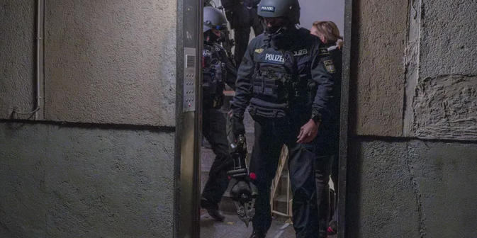 გერმანიის პოლიციამ სოციალურ ქსელებში ანტისემიტური სიძულვილის ენის გამოყენებაში ბრალდებული 17 ადამიანის სახლში ჩხრეკა ჩაატარა