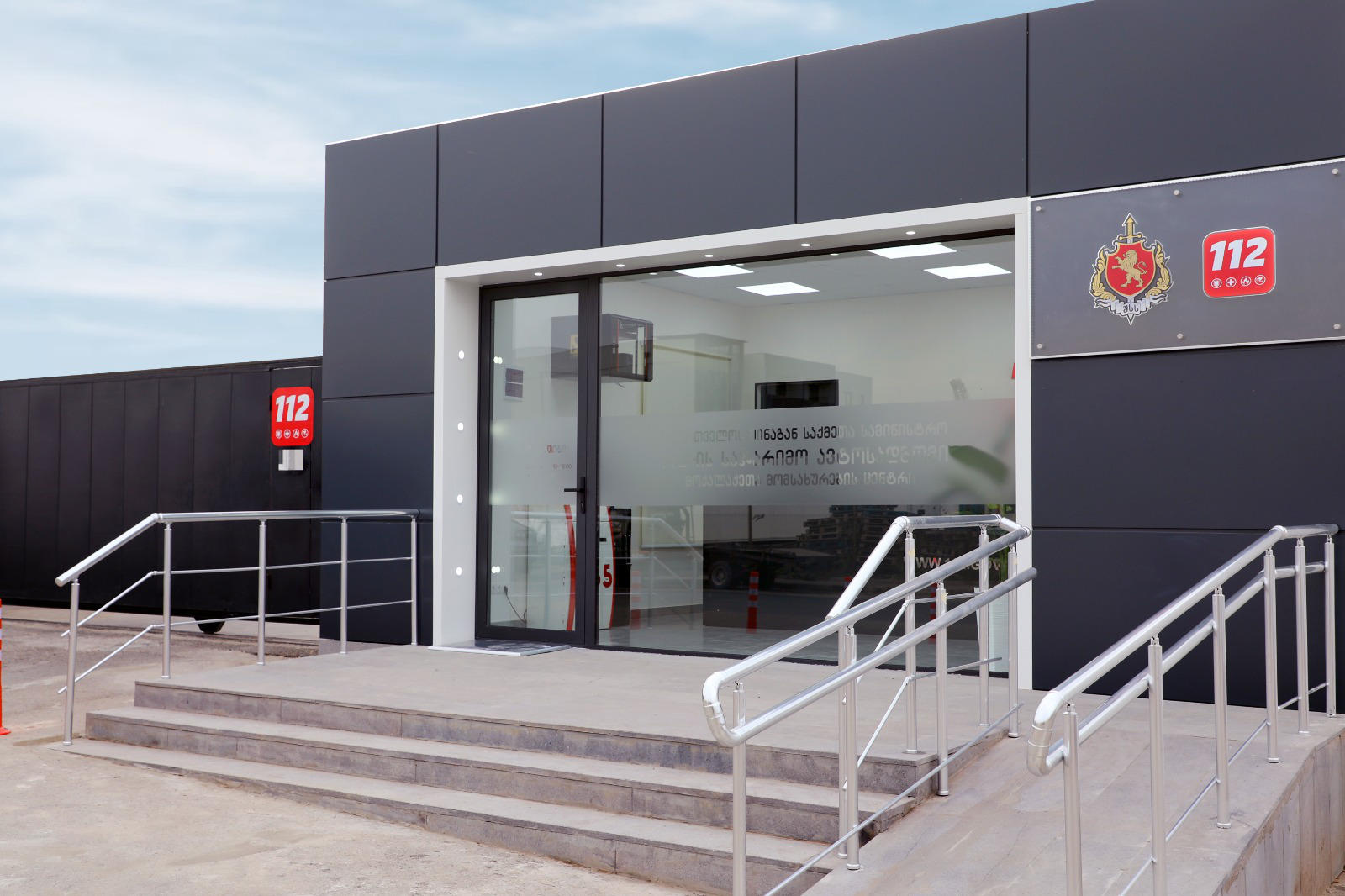 112-ის საჯარიმო ავტოსადგომებზე მოქალაქეთა მომსახურების ცენტრები გაიხსნა