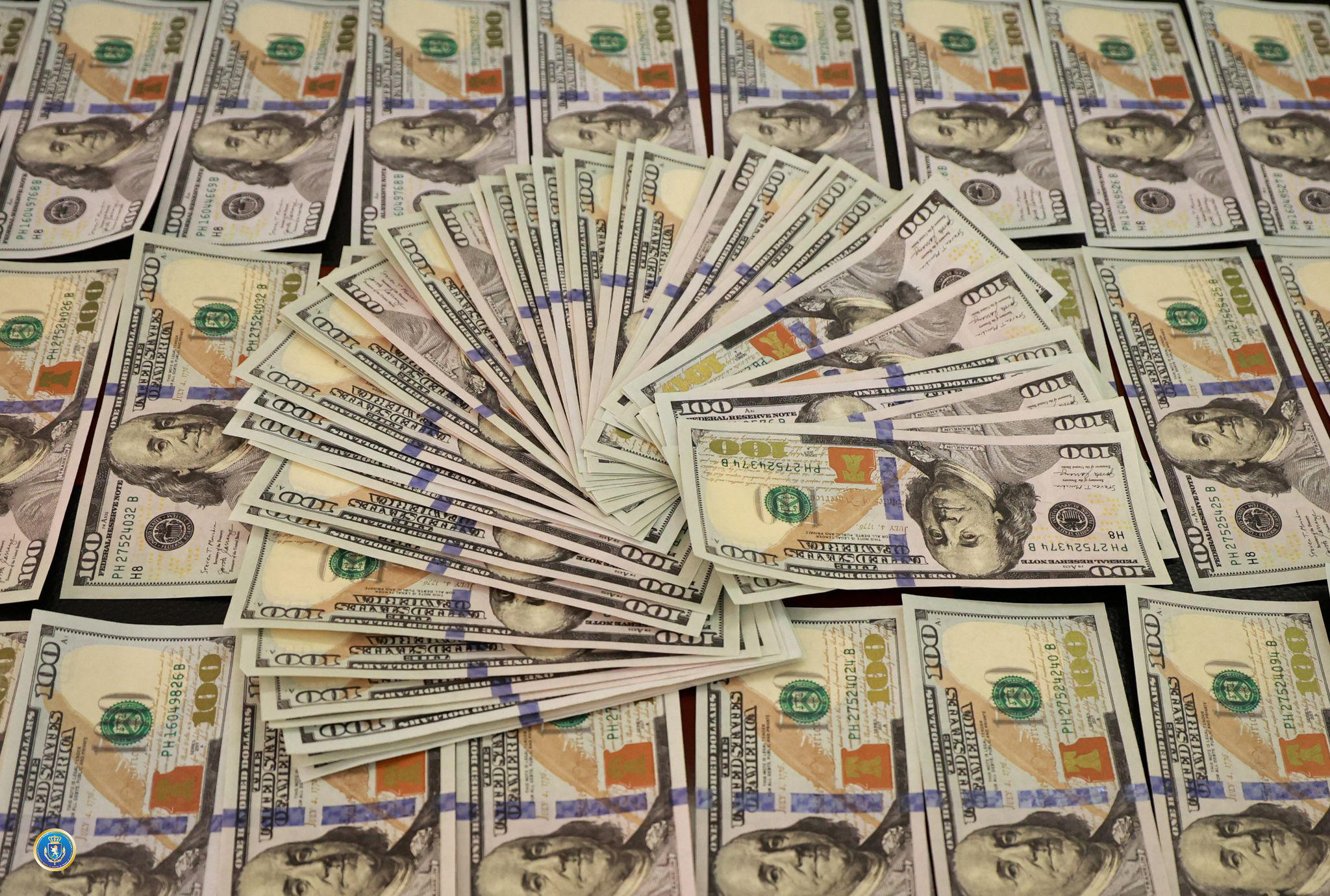 საგამოძიებო სამსახურმა დიდი ოდენობით ყალბი ვალუტის გამსაღებელ პირთა ჯგუფი გამოავლინა