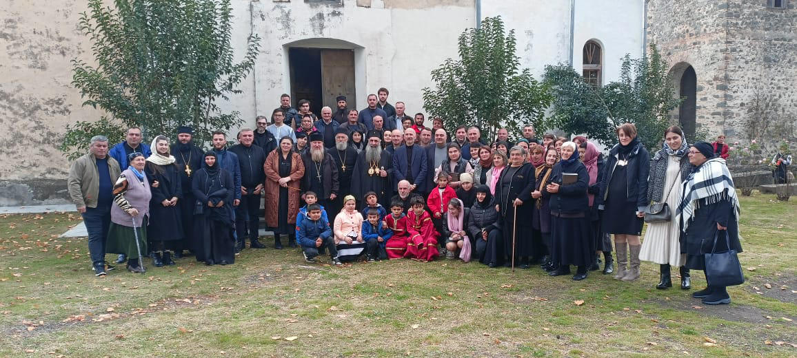 საქართველოს დელეგაციის წევრები კახის წმინდა გიორგის ეკლესიაში იმყოფებოდნენ, სადაც მიტროპოლიტმა თეოდორემ სადღესასწაულო პარაკლისი აღავლინა