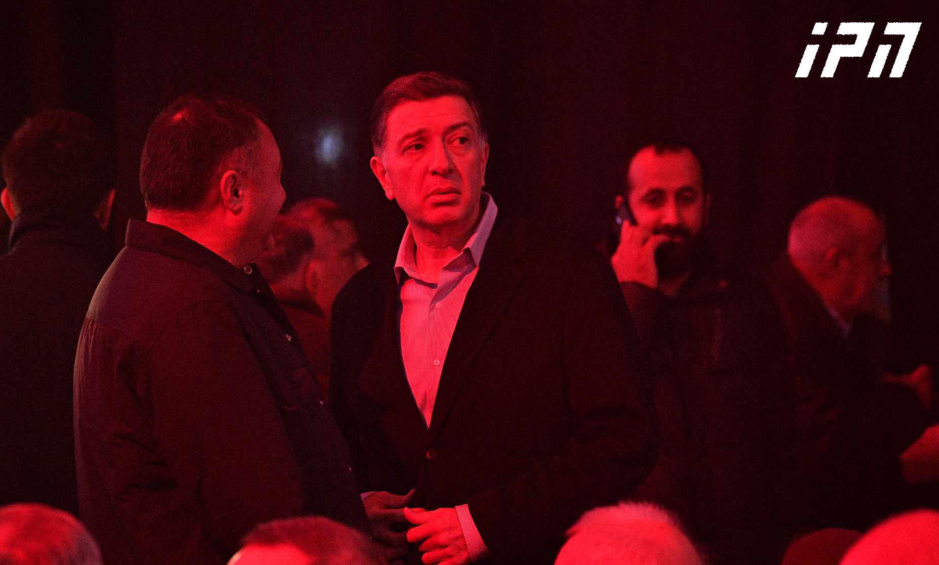 გიგი უგულავა - თუ გვინდა, რომ ვიბრძოლოთ და ერთ ნავში ვიყოთ, მაშინ ხელი უნდა ჩავკიდოთ ერთმანეთს, თუ არა, მშვიდობით უნდა დავსვათ წერტილი - ამ "ბარდაგს" წერტილი უნდა დაესვას