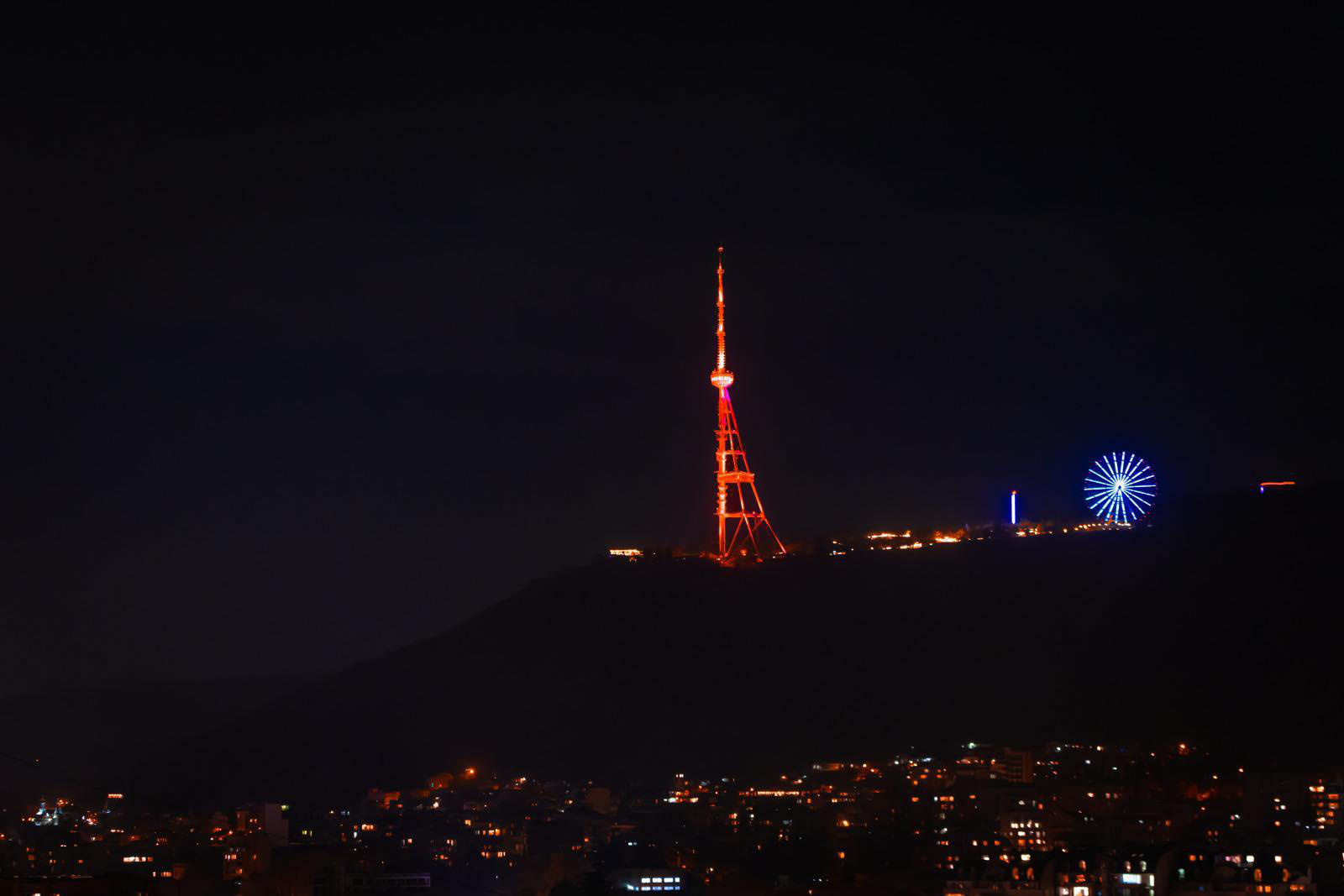 გენდერული ძალადობის წინააღმდეგ ბრძოლის კამპანიის ფარგლებში თბილისის სატელევიზიო ანძა ნარინჯისფრად განათდა