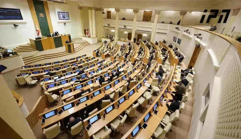 NDI - გამოკითხულთა 44% პარლამენტის საქმიანობას საშუალოდ აფასებს, 34% - ცუდად, 13% ამბობს, რომ პარლამენტი კარგად მუშაობს