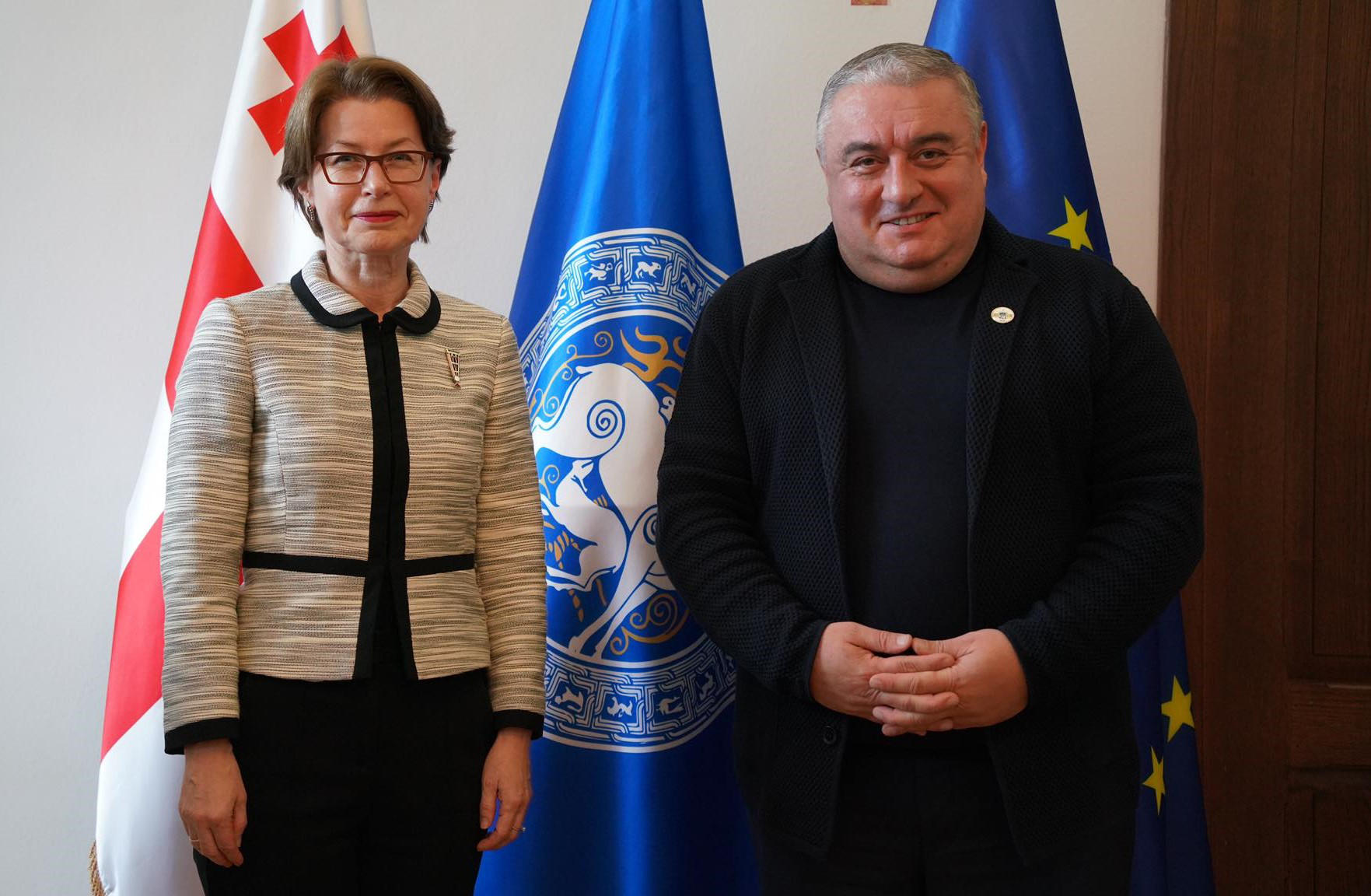 ჯაბა სამუშიამ საქართველოში ლატვიის რესპუბლიკის საგანგებო და სრულუფლებიან ელჩთან სამუშაო შეხვედრა გამართა