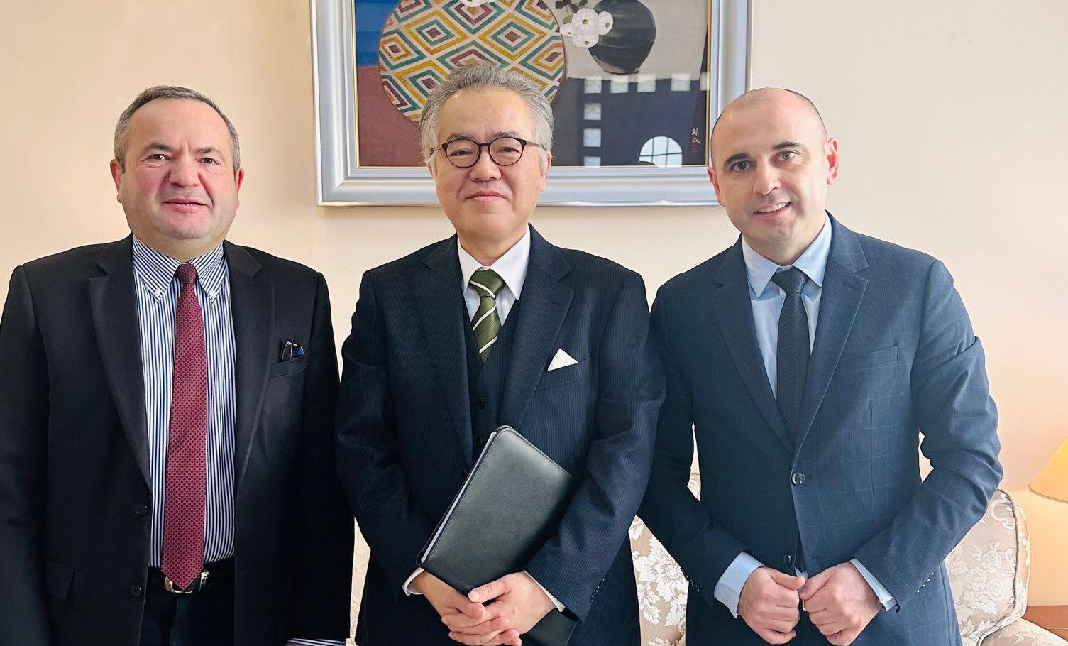 ლევან ხაბეიშვილი ზურაბ ჭიაბერაშვილთან ერთად იაპონიის ელჩს შეხვდა