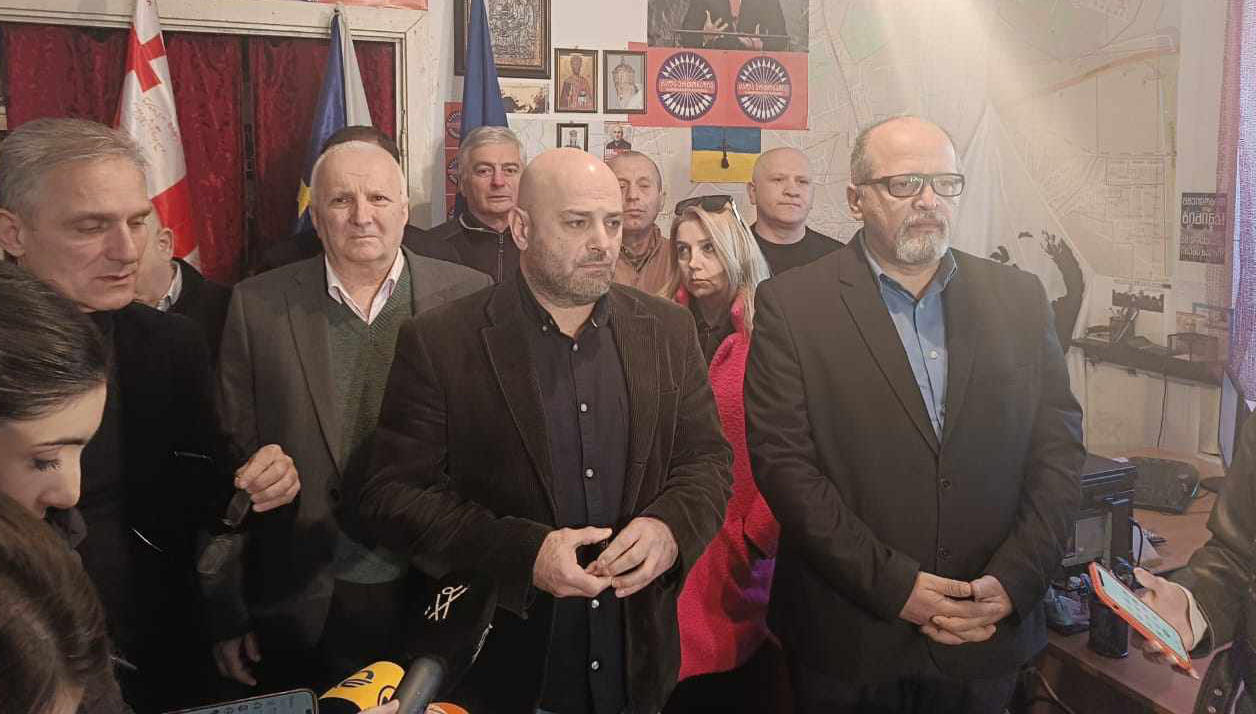 „ნაციონალური მოძრაობის" თბილისის რაიონული ორგანიზაციების ყოფილი თავმჯდომარეები ლევან ხაბეიშვილს თანამდებობის დატოვებისკენ მოუწოდებენ