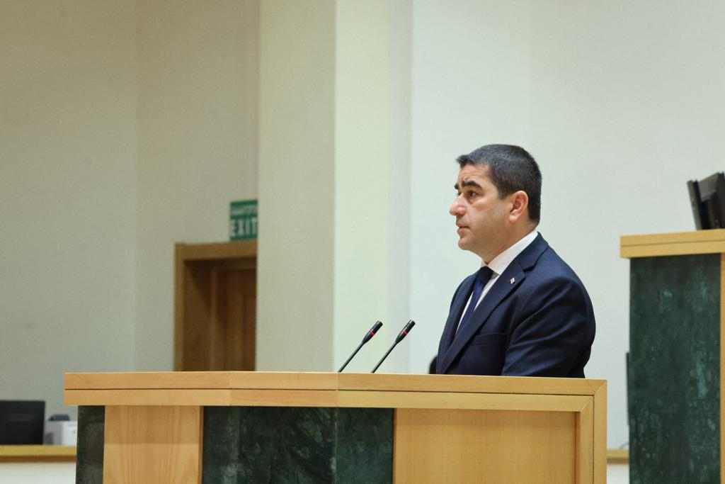 შალვა პაპუაშვილი პარლამენტს ანგარიშით მიმართავს