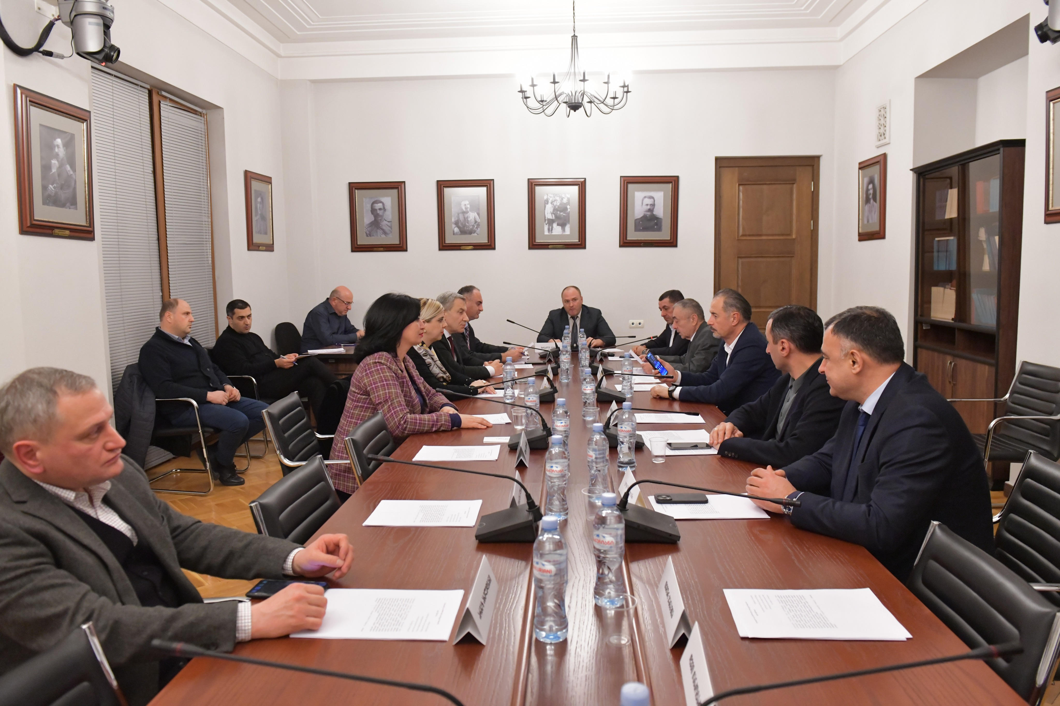 „თავდაცვის კოდექსში" შესატანი ცვლილებები თავდაცვისა და უშიშროების კომიტეტში მეორე მოსმენით განიხილეს