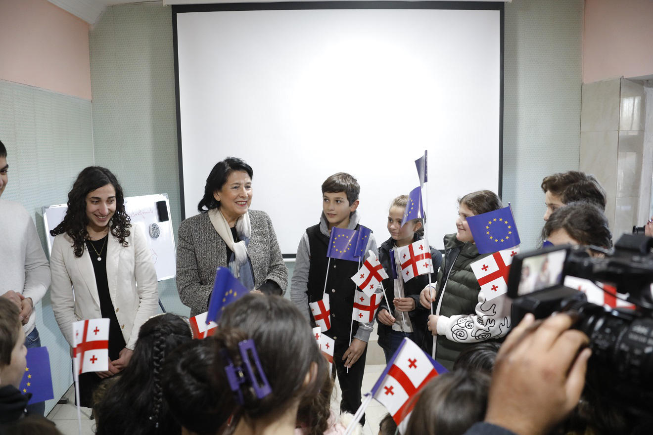 პრეზიდენტი - ჩვენ ყველას გვინდა, რომ საქართველო რაც შეიძლება სწრაფად გახდეს ევროკავშირის წევრი, რაც ამ ქვეყანას და მის ყველა რეგიონს კეთილდღეობას, განვითარებას და თავისუფლებას მოუტანს