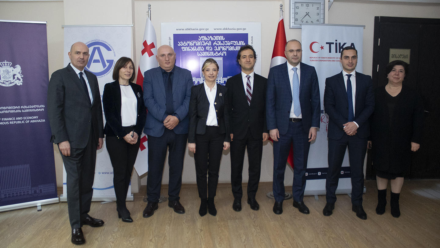 ქალთა ეკონომიკური გაძლიერებისა და თვითდასაქმების პროექტის მონაწილე დევნილ ქალბატონებს საქმიანობისათვის საჭირო ინვენტარი და სერტიფიკატები გადაეცათ