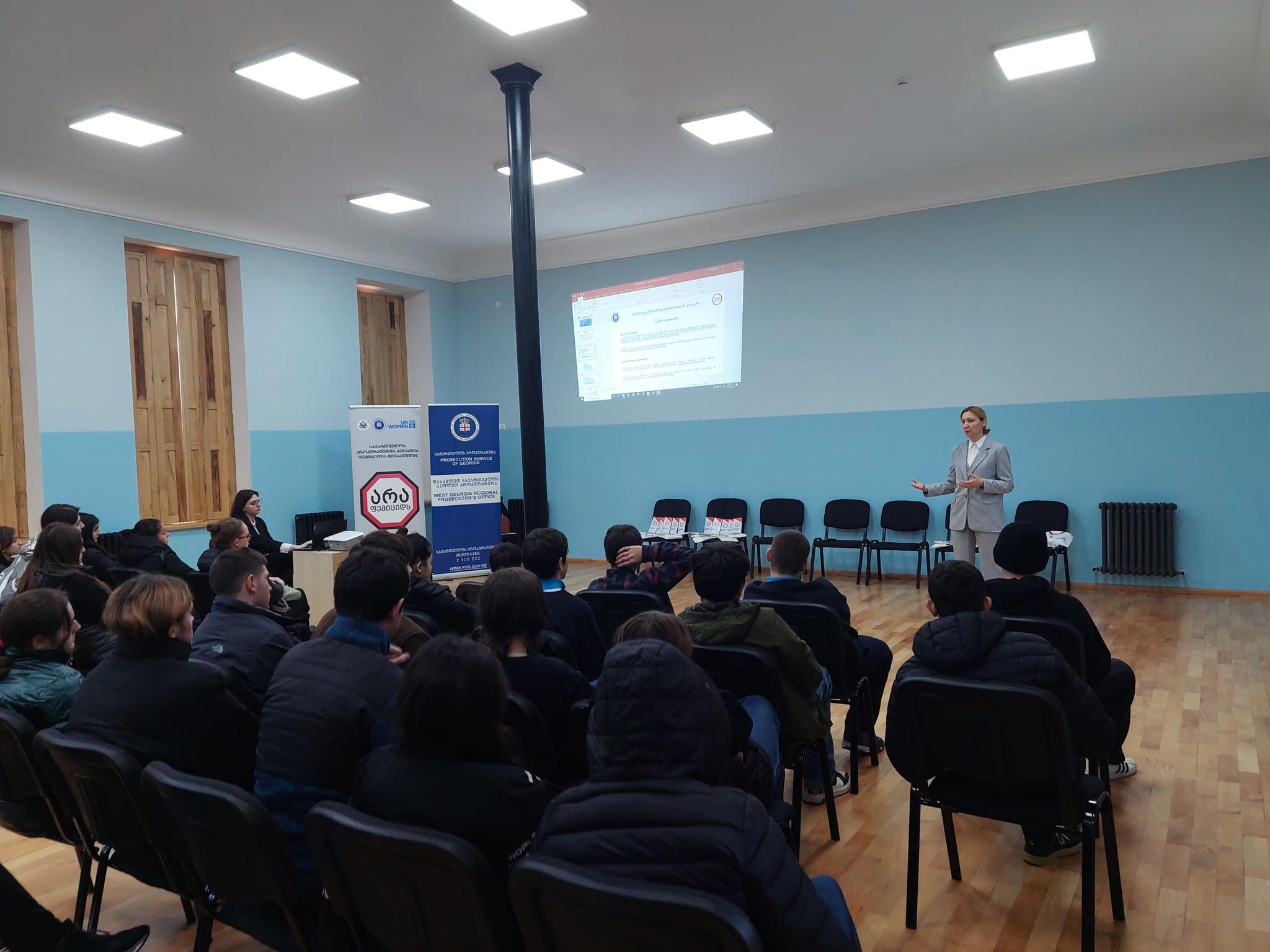 ფემიციდის წინააღმდეგ ბრძოლის კამპანიის ფარგლებში, პროკურორებმა სამტრედიაში სკოლის მოსწავლეებთან საინფორმაციო შეხვედრა გამართეს