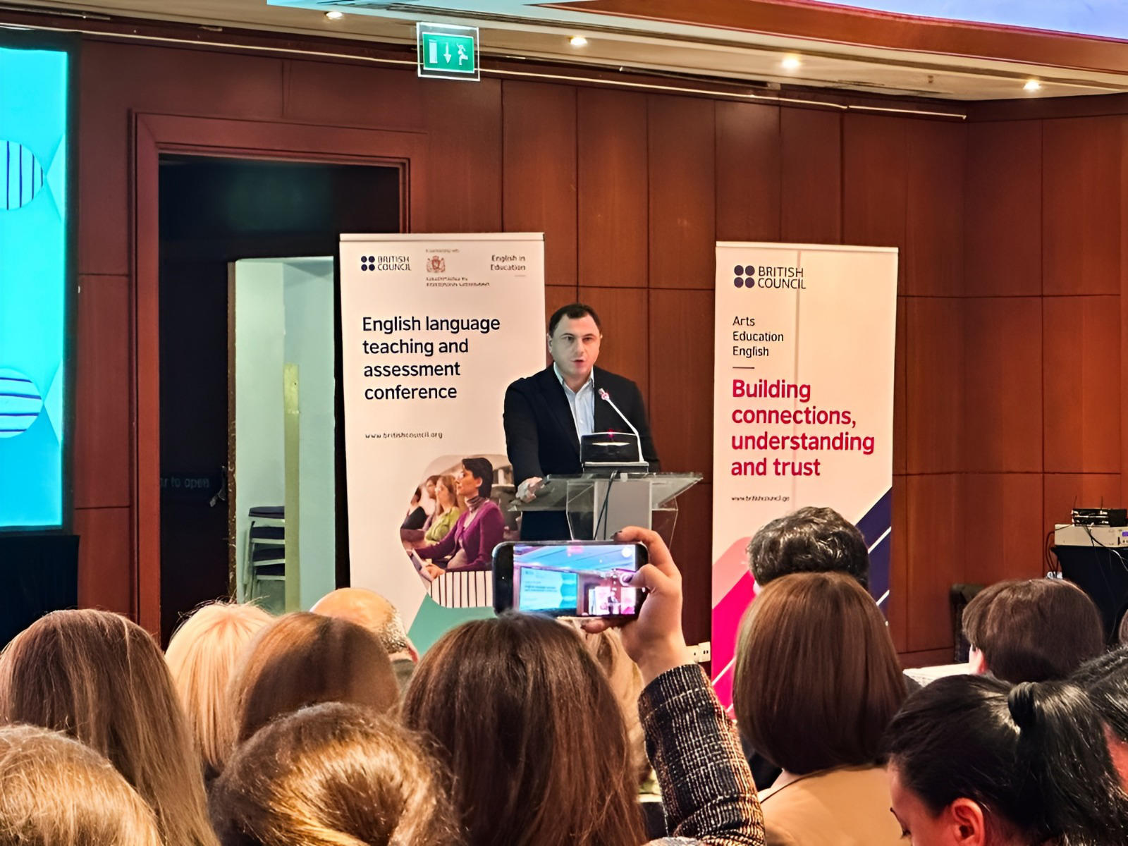 გიორგი ამილახვარი საქართველოში ინგლისური ენის სწავლებისა და შეფასების საკითხებთან დაკავშირებით გამართულ კონფერენციაში მონაწილობდა