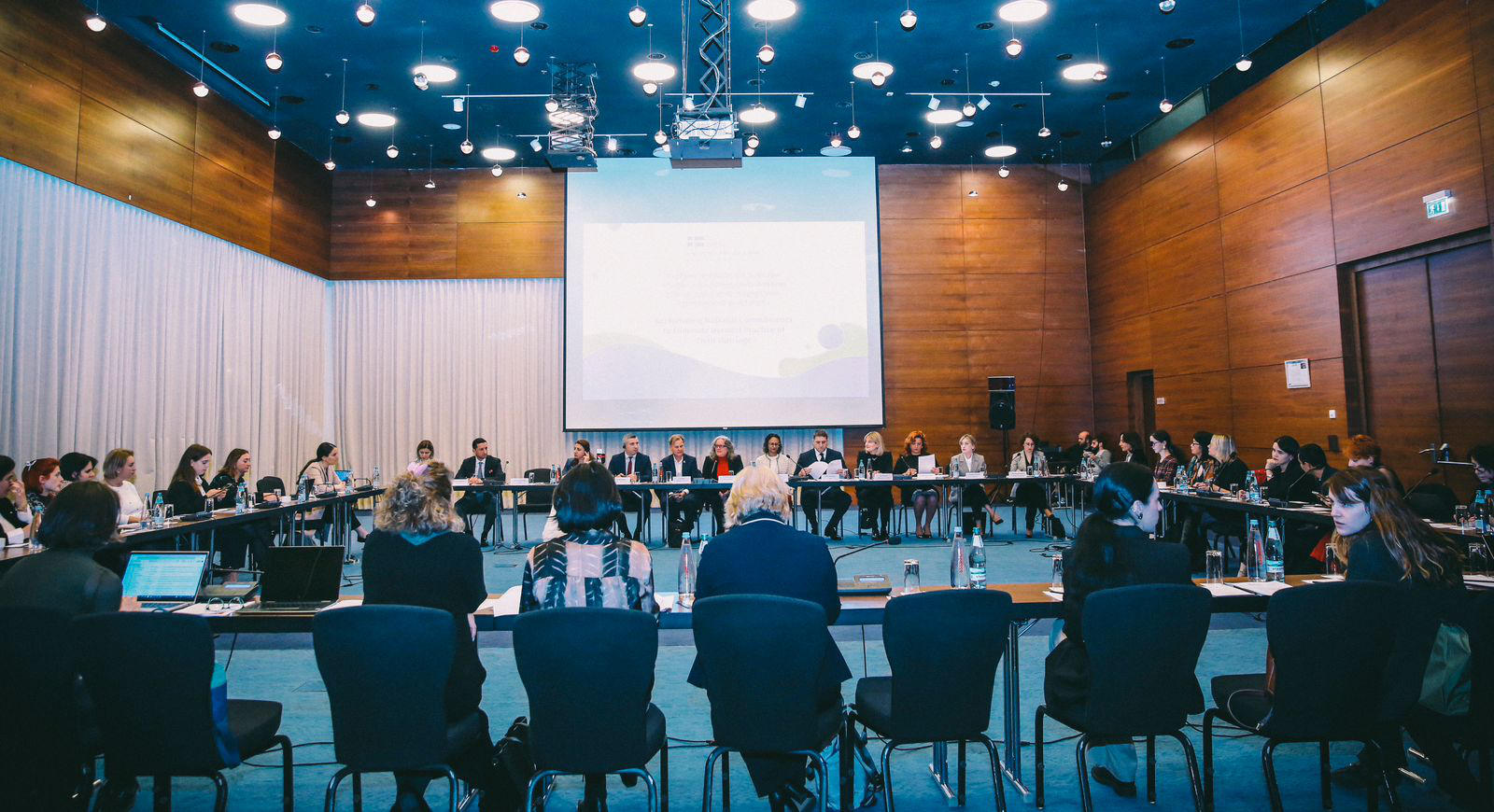 სახელმწიფო უწყებებსა და საერთაშორისო ორგანიზაციებს შორის - ბავშვთა ქორწინების საზიანო პრაქტიკის აღმოფხვრის მიზნით, ეროვნული ვალდებულებების შესრულების დაჩქარების მნიშვნელობის შესახებ კონფერენცია გაიმართა