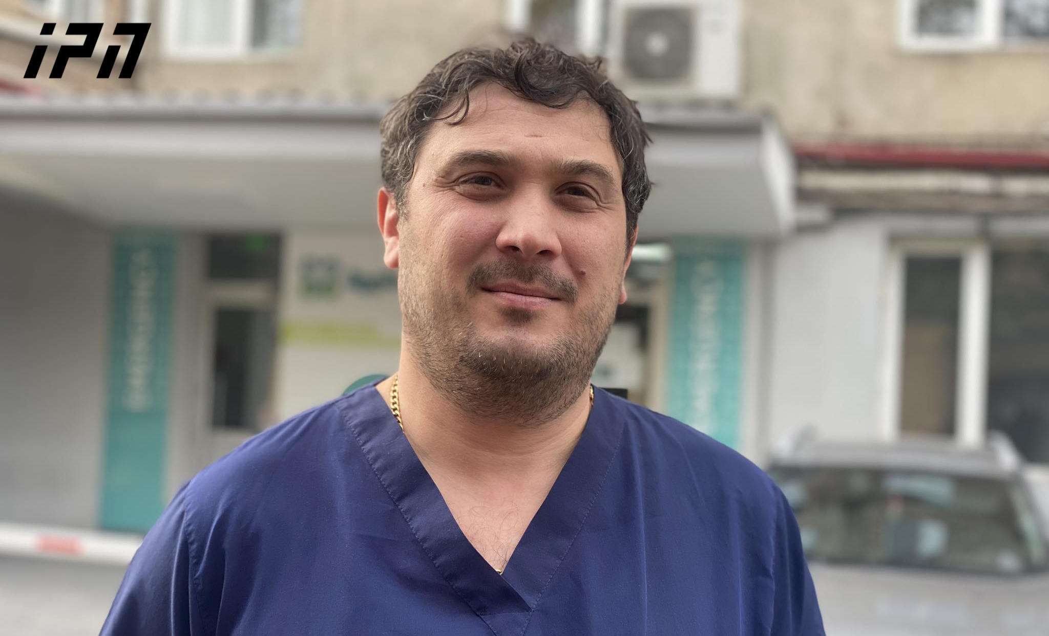 აღმაშენებლის გამზირზე დაჭრილი 23 წლის პოლიციელის ჯანმრთელობის მდგომარეობა სტაბილურია - მას წუხელ ქირურგიული დახმარება გაეწია