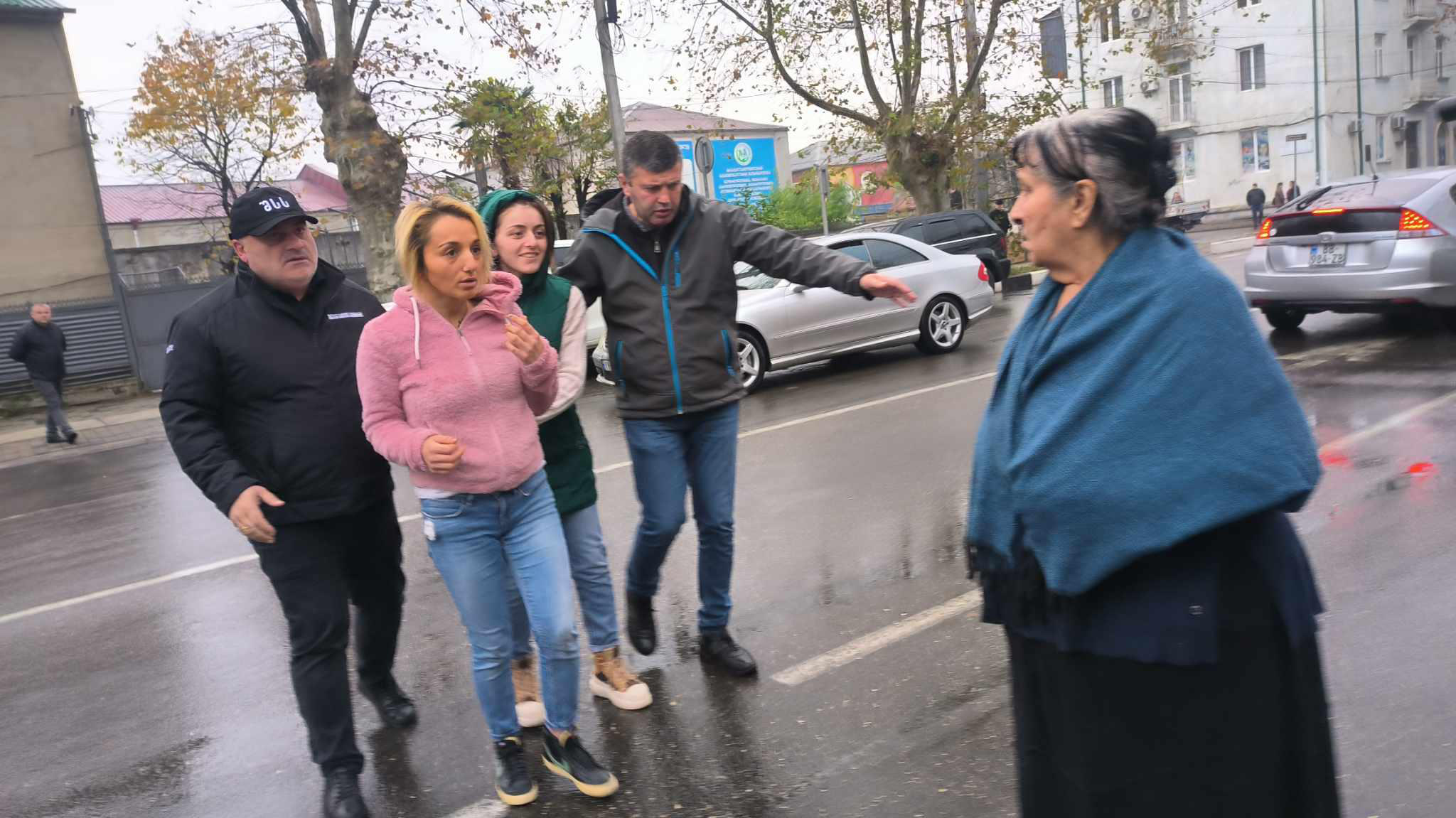ქუთაისში, სასტუმრო „თბილისში“ მცხოვრებმა დევნილებმა გზის გადაკეტვა სცადეს