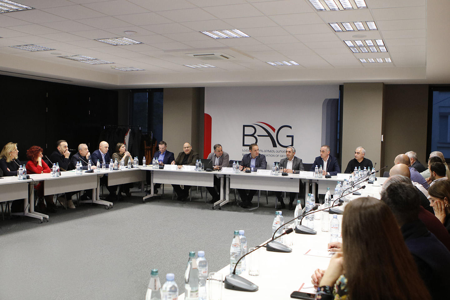 შემოსავლების სამსახურის უფროსის მოადგილე საქართველოს ბიზნეს ასოციაციის წარმომადგენლებს შეხვდა