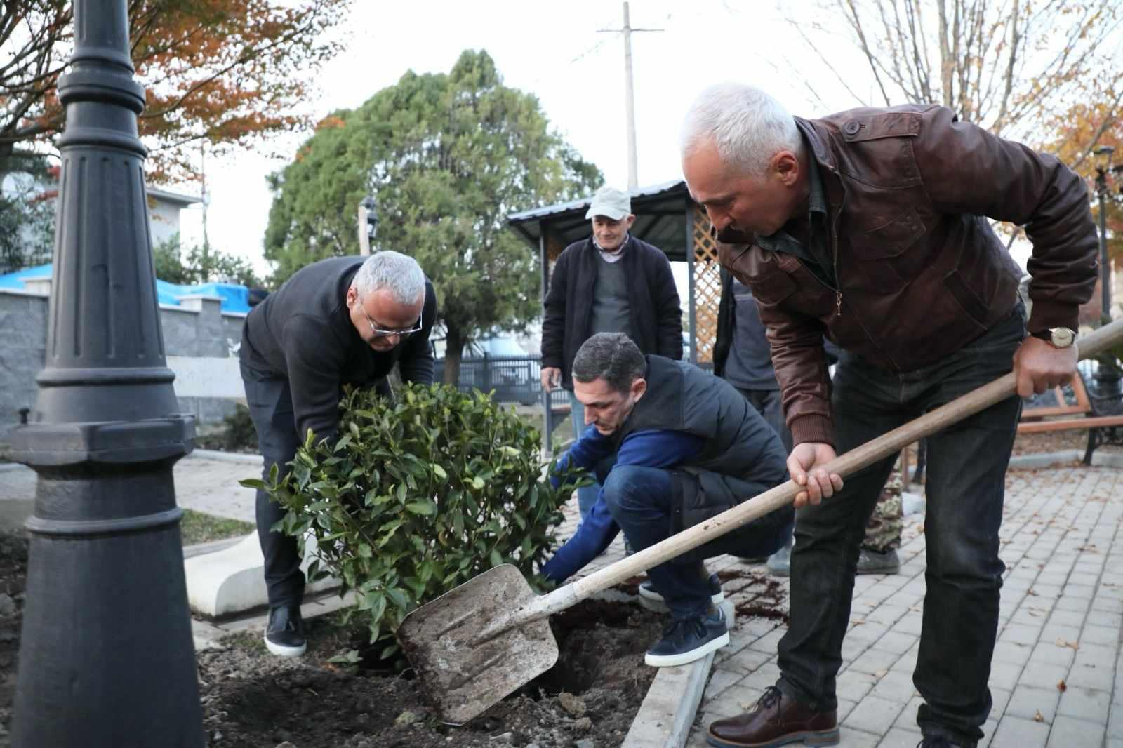 „მწვანე ბიუჯეტის“ პროექტის ფარგლებში ზუგდიდში გამწვანების სამუშაოები მიმდინარეობს