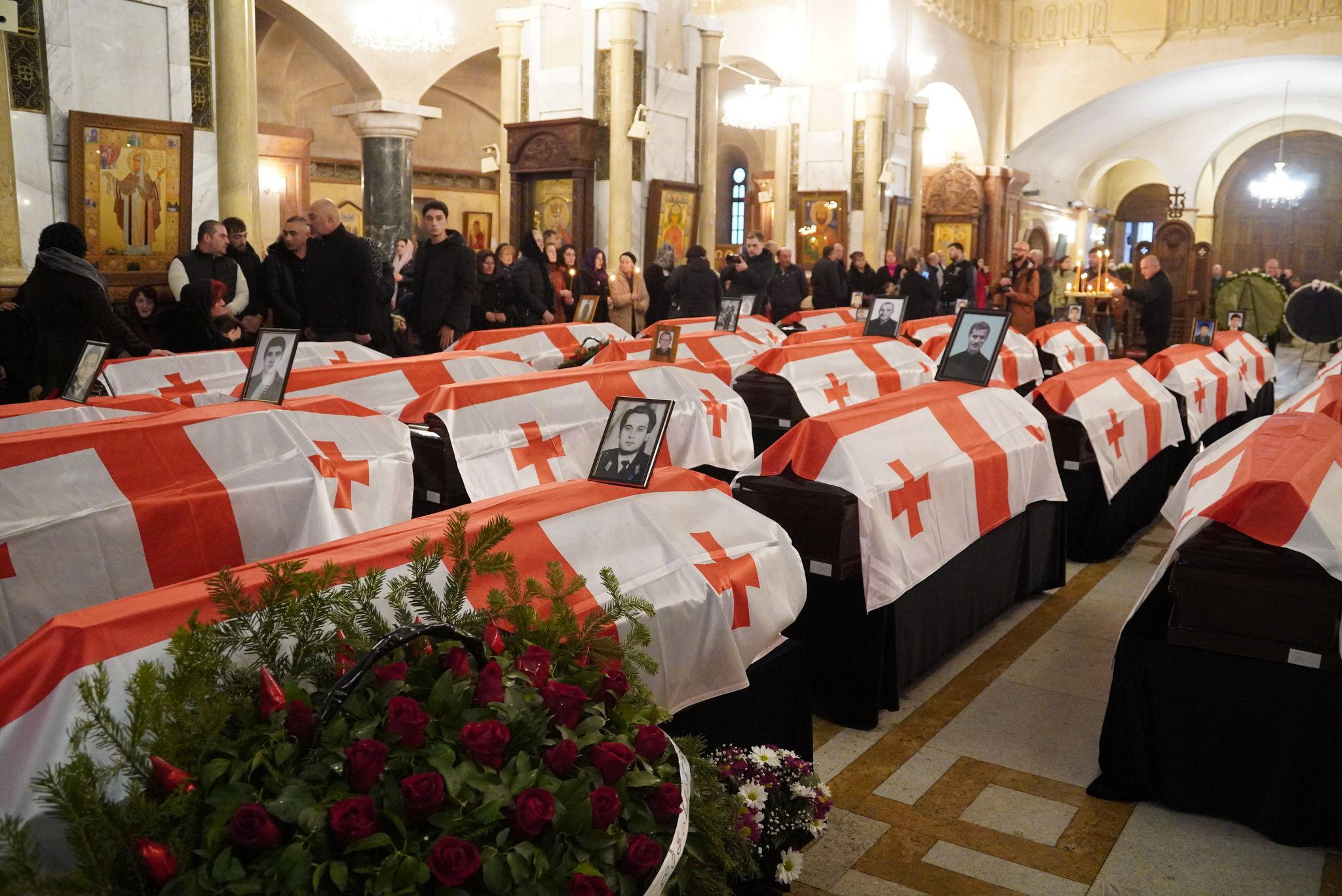 თეა ახვლედიანი ოკუპირებული აფხაზეთიდან გადმოსვენებულ პირთა სამოქალაქო პანაშვიდს დაესწრო