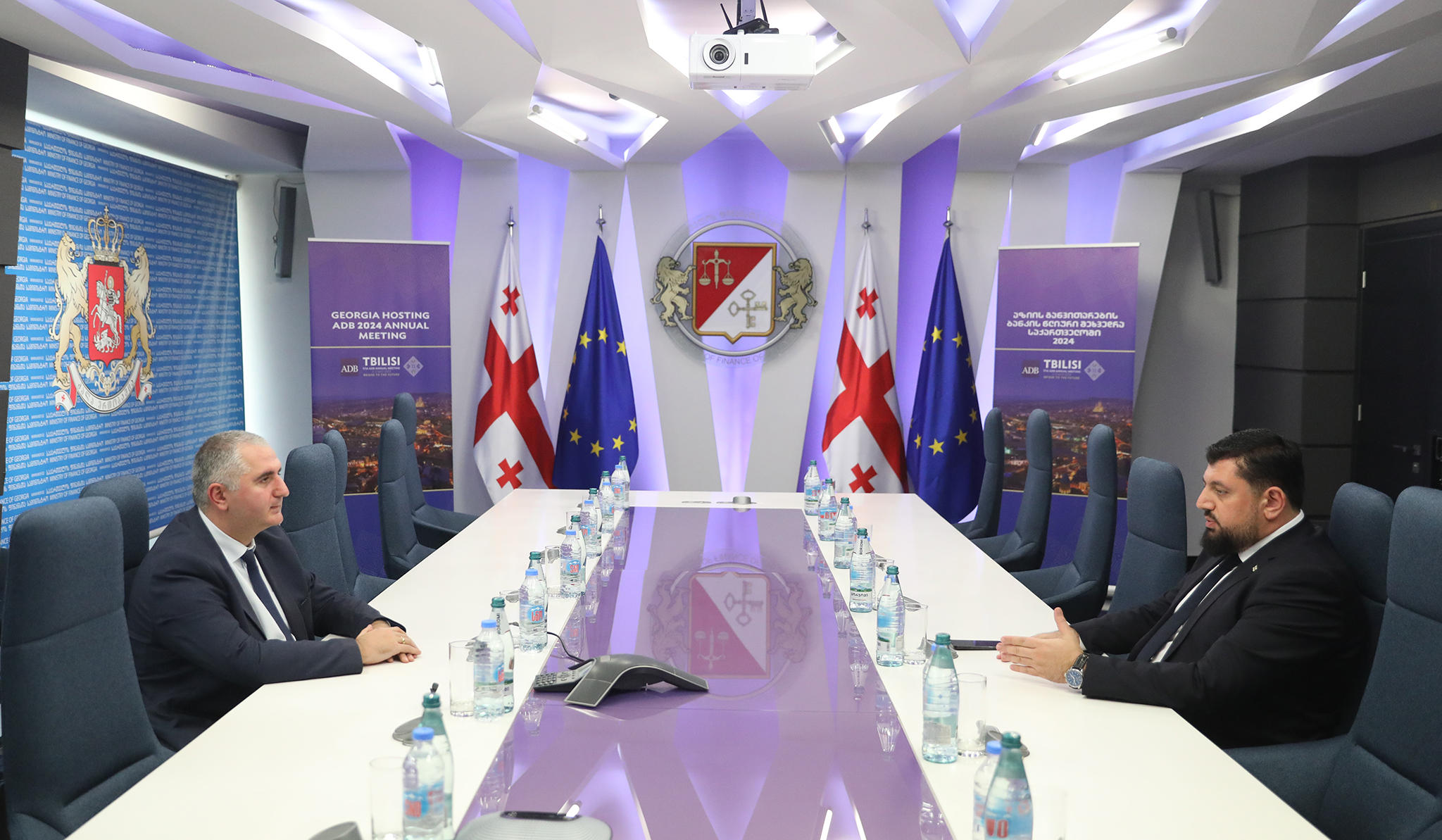 რაჟდენ კუპრაშვილი ფინანსთა მინისტრს შეხვდა