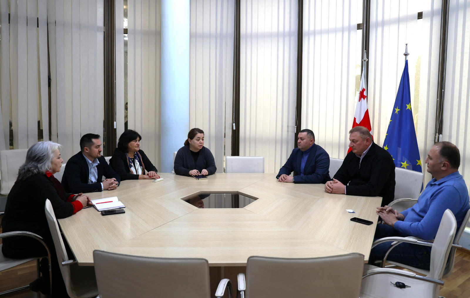 მარნეულის ადგილობრივი ხელისუფლების წარმომადგენლებმა ჟვანიას სახელობის სახელმწიფო ადმინისტრირების სკოლაში შეხვედრა გამართეს