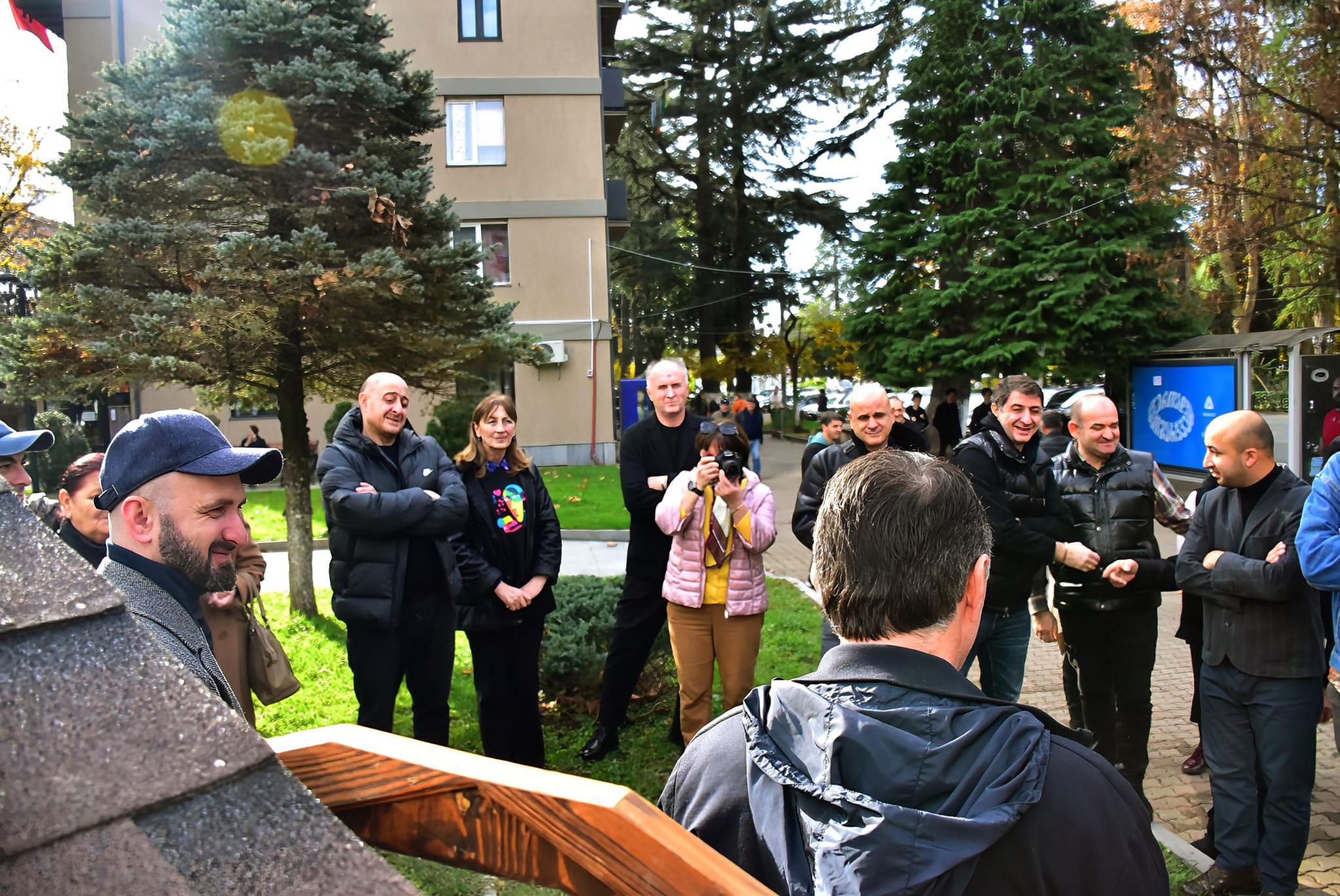 ეროვნულმა ბიბლიოთეკამ ფონდ „არველაძეების“ მხარდაჭერით ზუგდიდში სკვერის ბიბლიოთეკა გახსნა