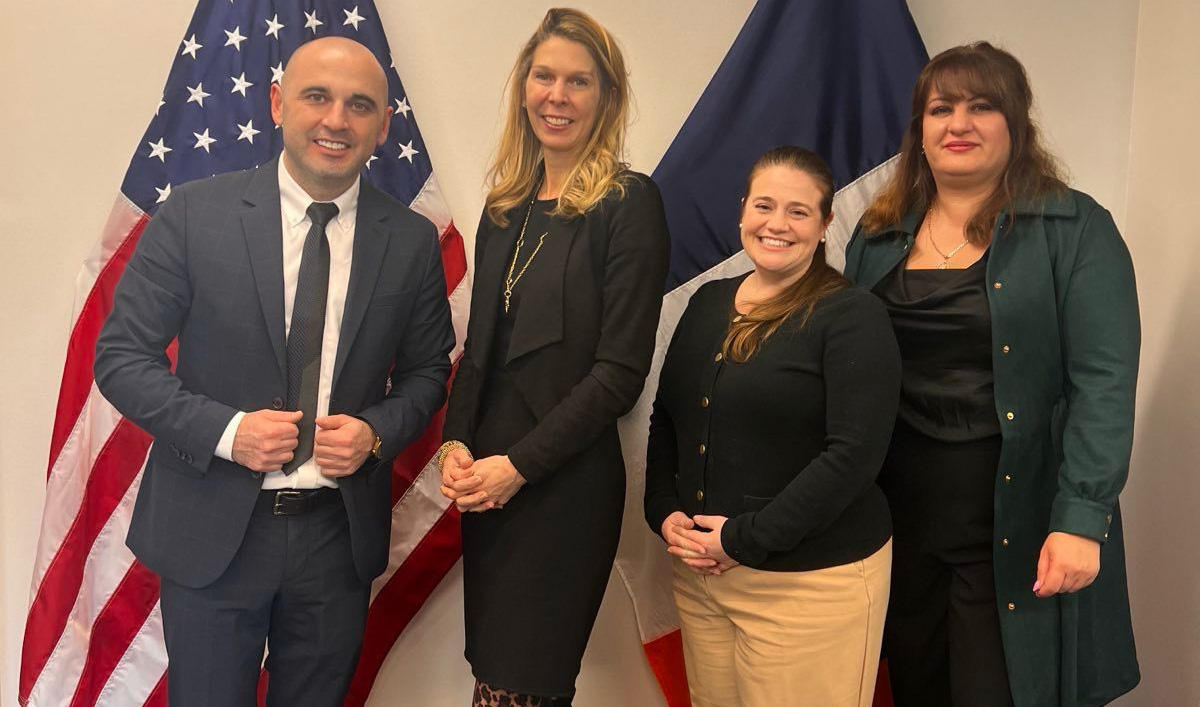 ლევან ხაბეიშვილი - ნიუ-იორკის მერის წარმომადგენელს შევხვდით - თბილისში რომ გაუვალი საცობებია და ეკოლოგიური კატასტროფა გვაქვს, ამ თემაზე ვსაუბრობდით,  რათა ნიუ-იორკის მერიამ გაგვიზიაროს მათი გამოცდილება