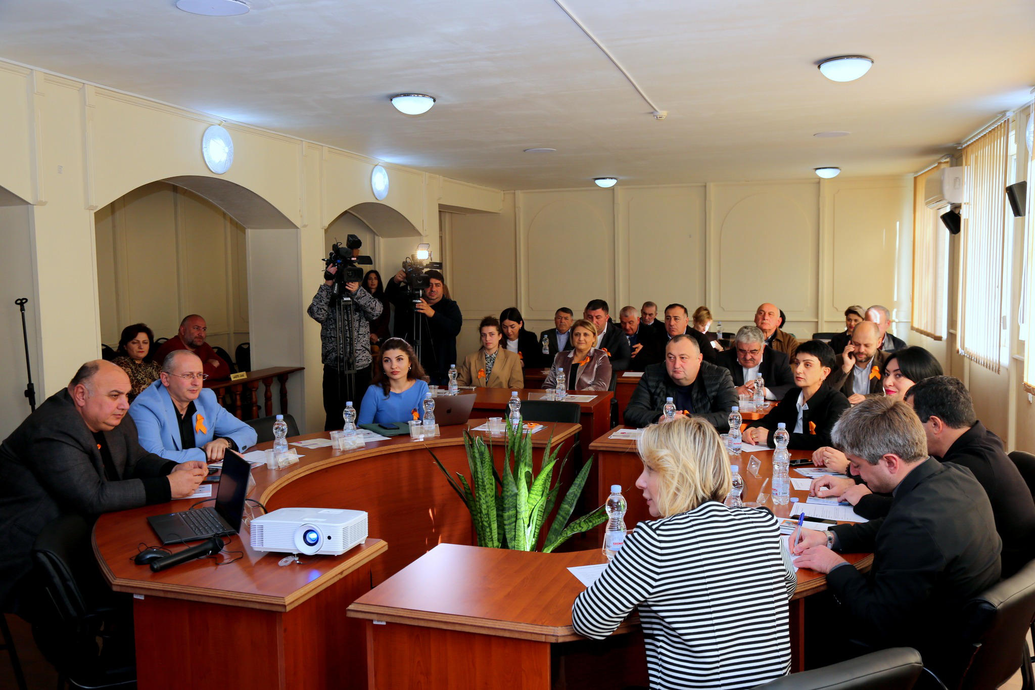 გენდერული ძალადობის წინააღმდეგ ბრძოლის 16-დღიანი კამპანიის ფარგლებში, ხობის მუნიციპალიტეტის საკრებულოში შეხვედრა გაიმართა