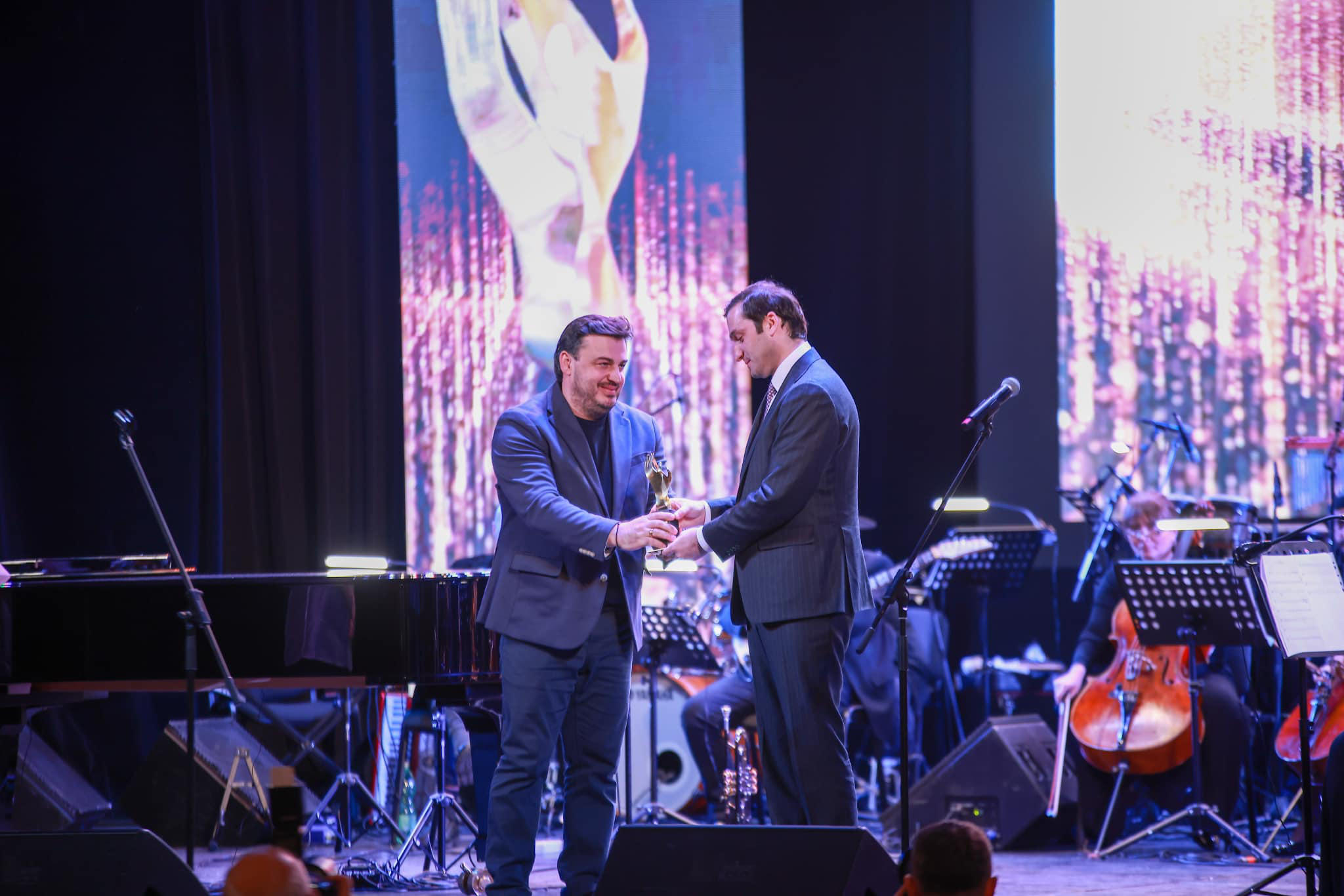 ბათუმში წლის წარმატებული ხელოვანები დაჯილდოვდნენ